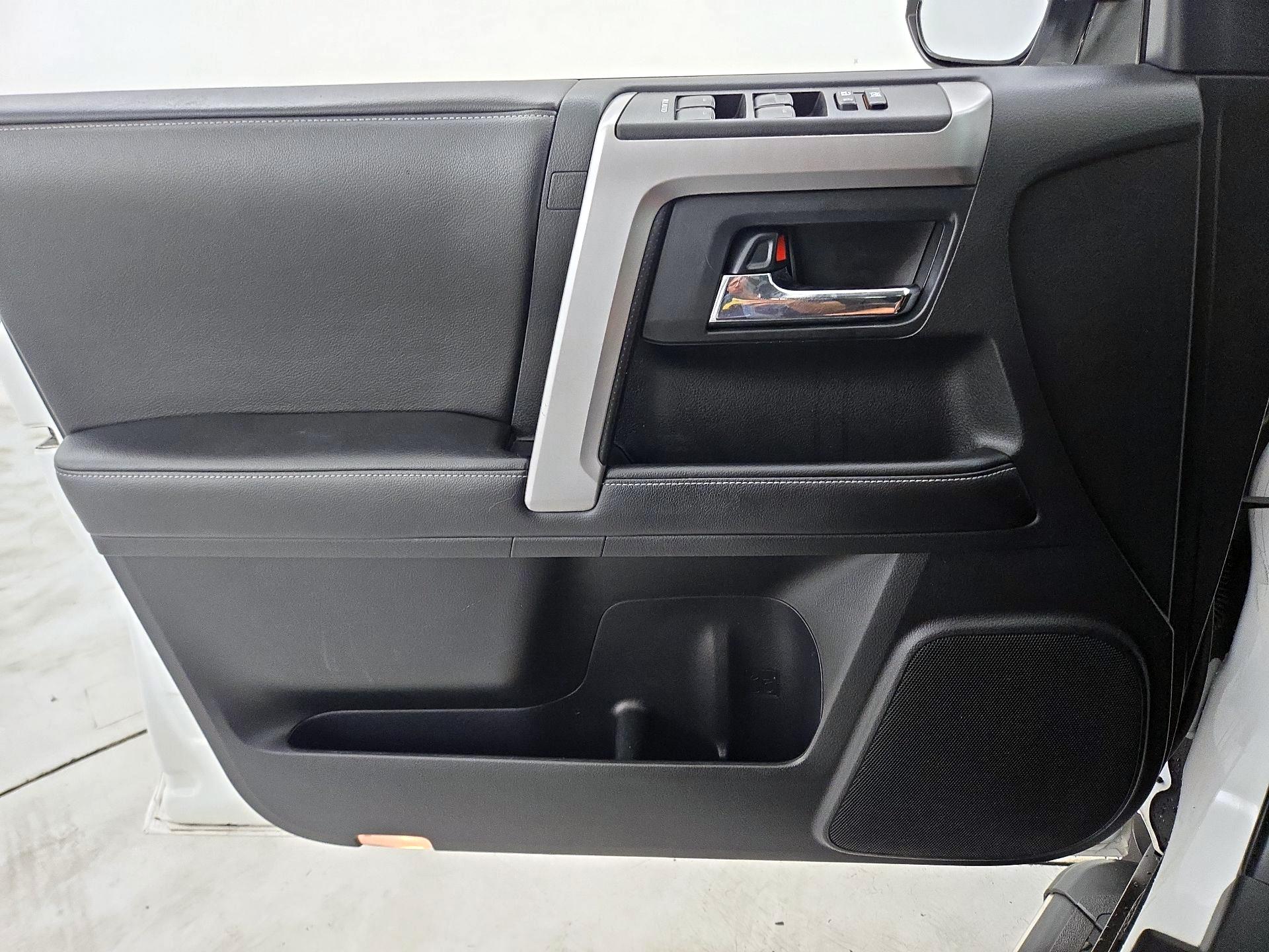 Thumbnail: 2015 Toyota 4Runner - 12