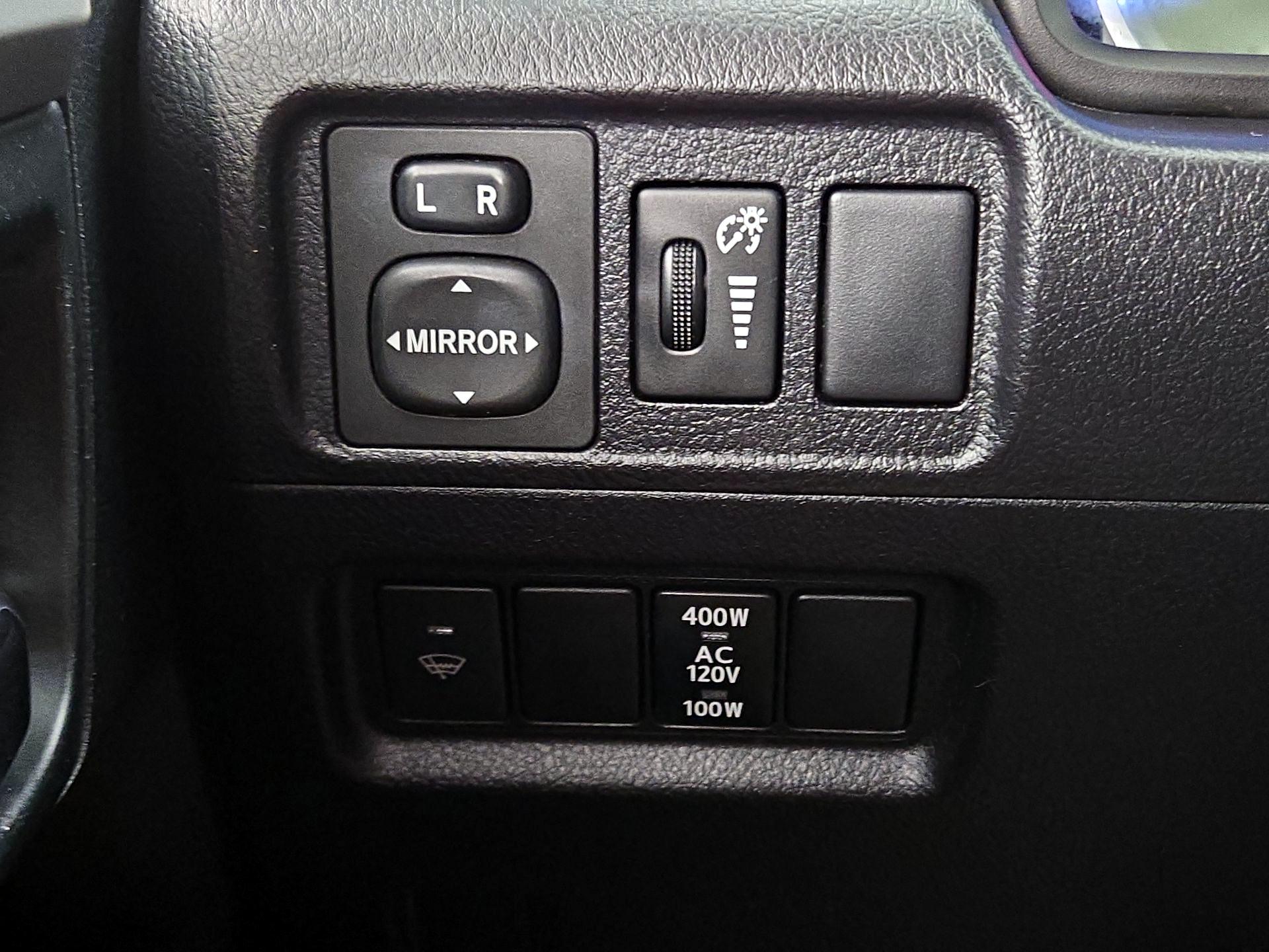 Thumbnail: 2015 Toyota 4Runner - 13