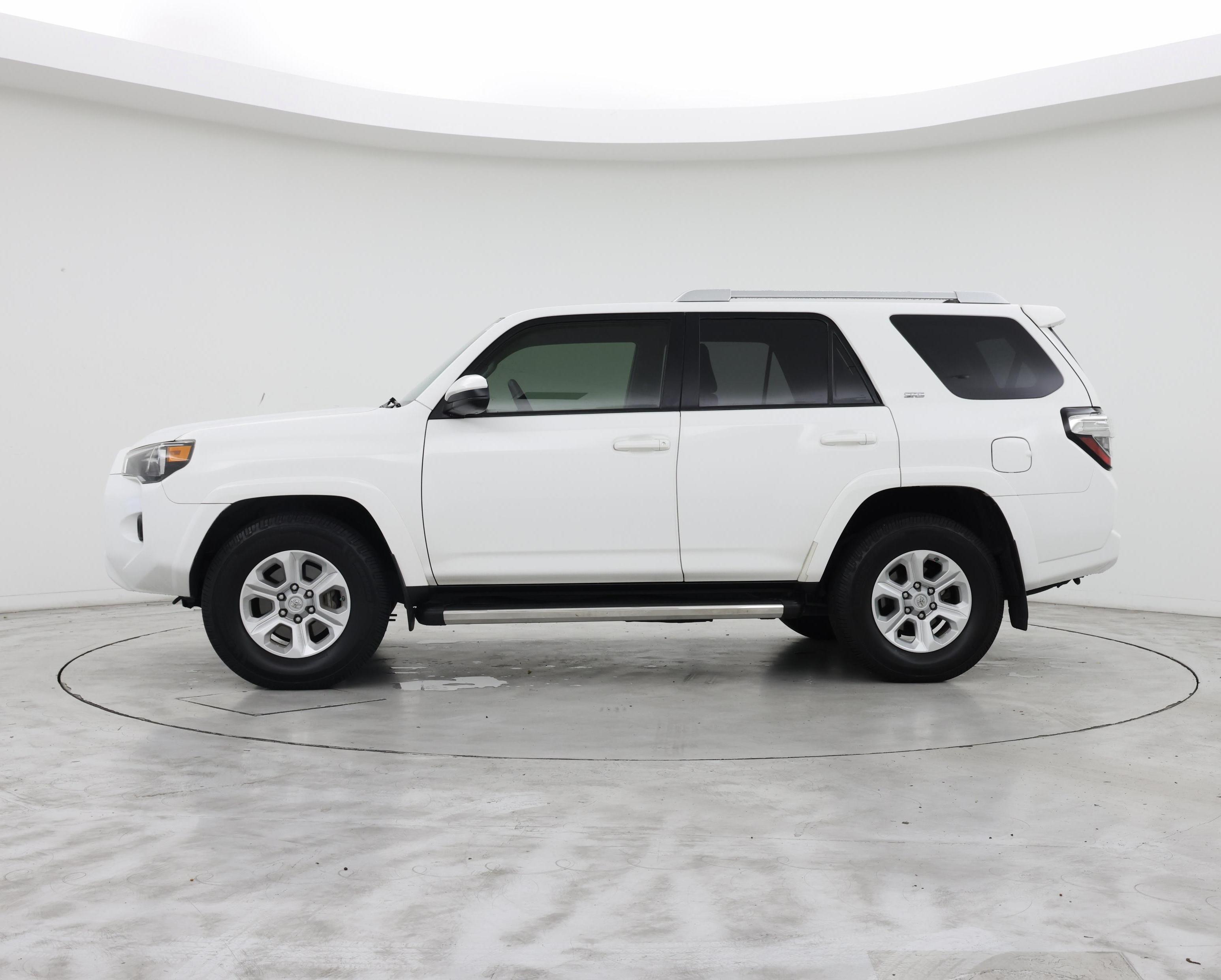 Thumbnail: 2015 Toyota 4Runner - 3