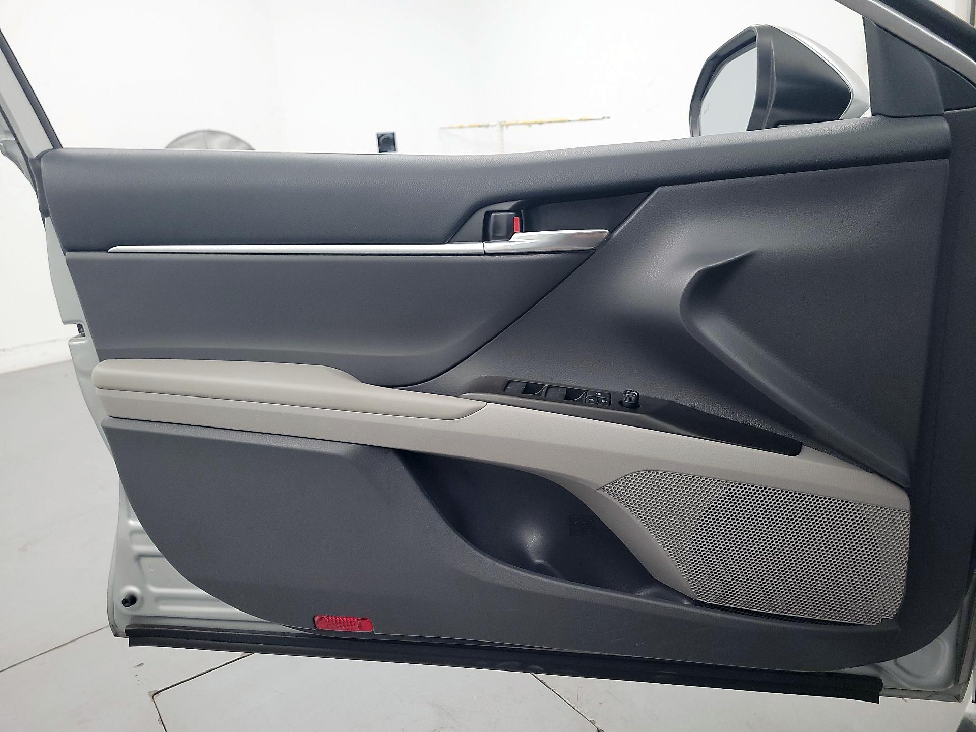 Thumbnail: 2021 Toyota Camry - 12