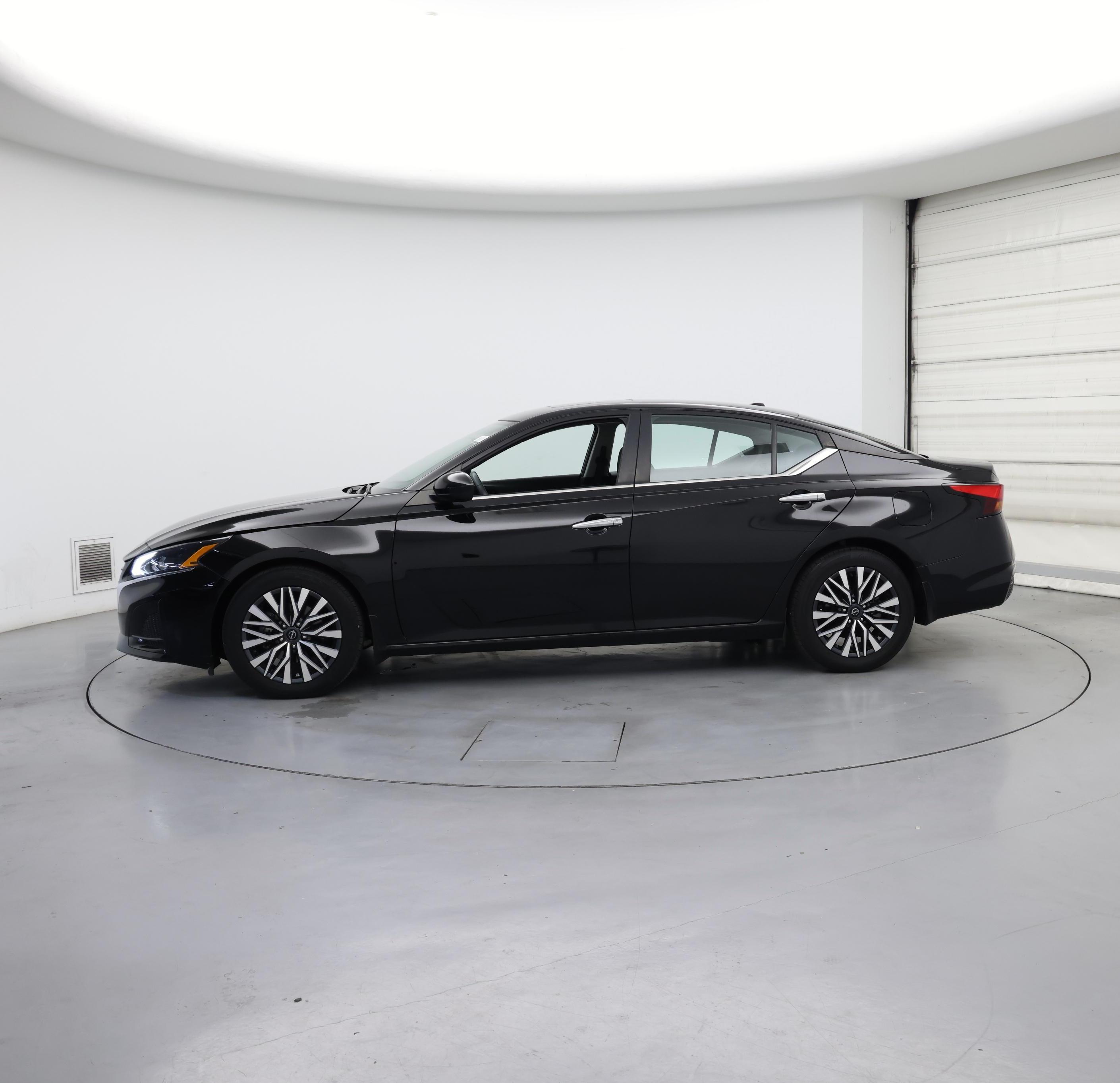 Thumbnail: 2023 Nissan Altima - 3