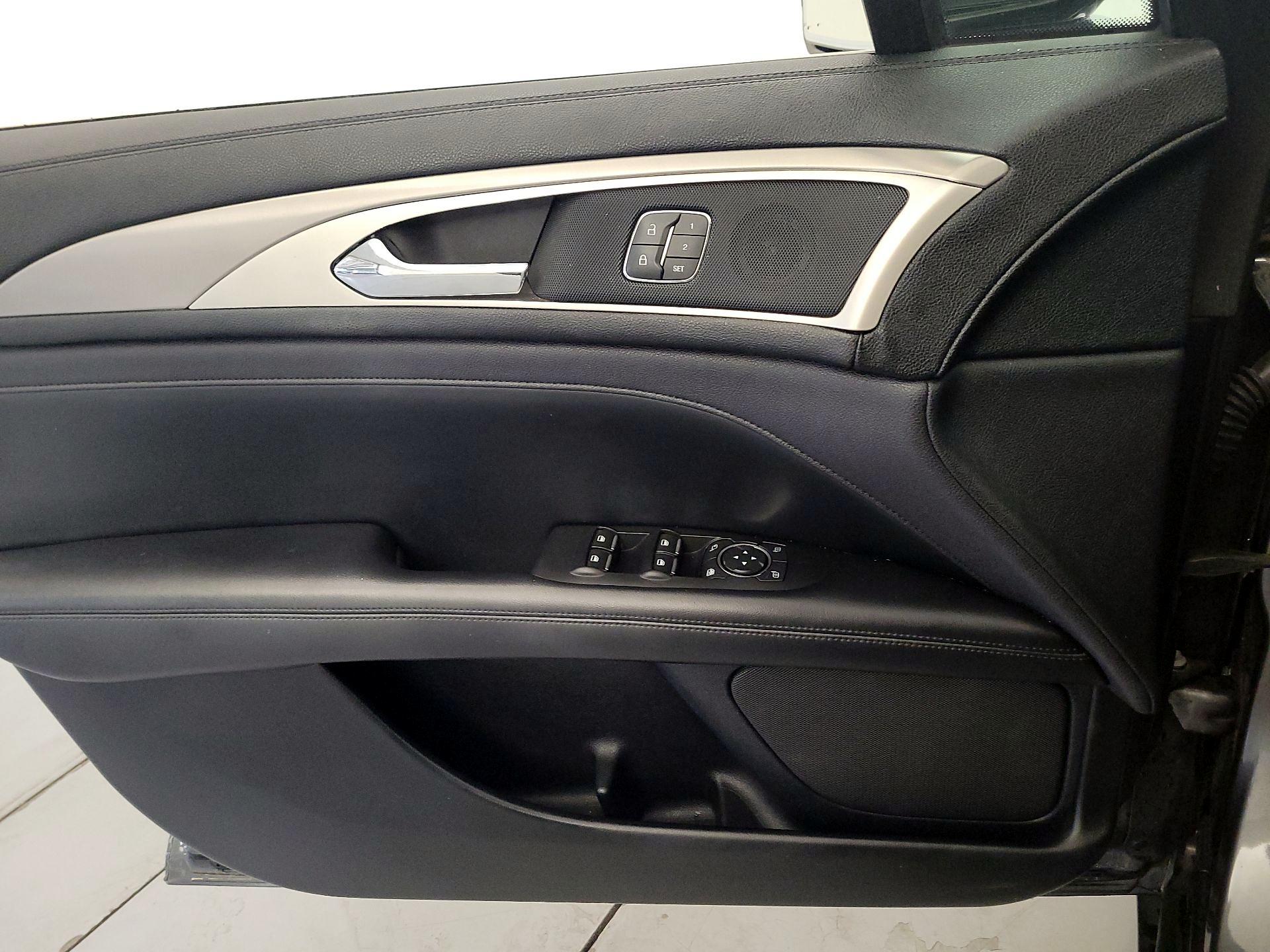 Thumbnail: 2020 Lincoln MKZ - 12