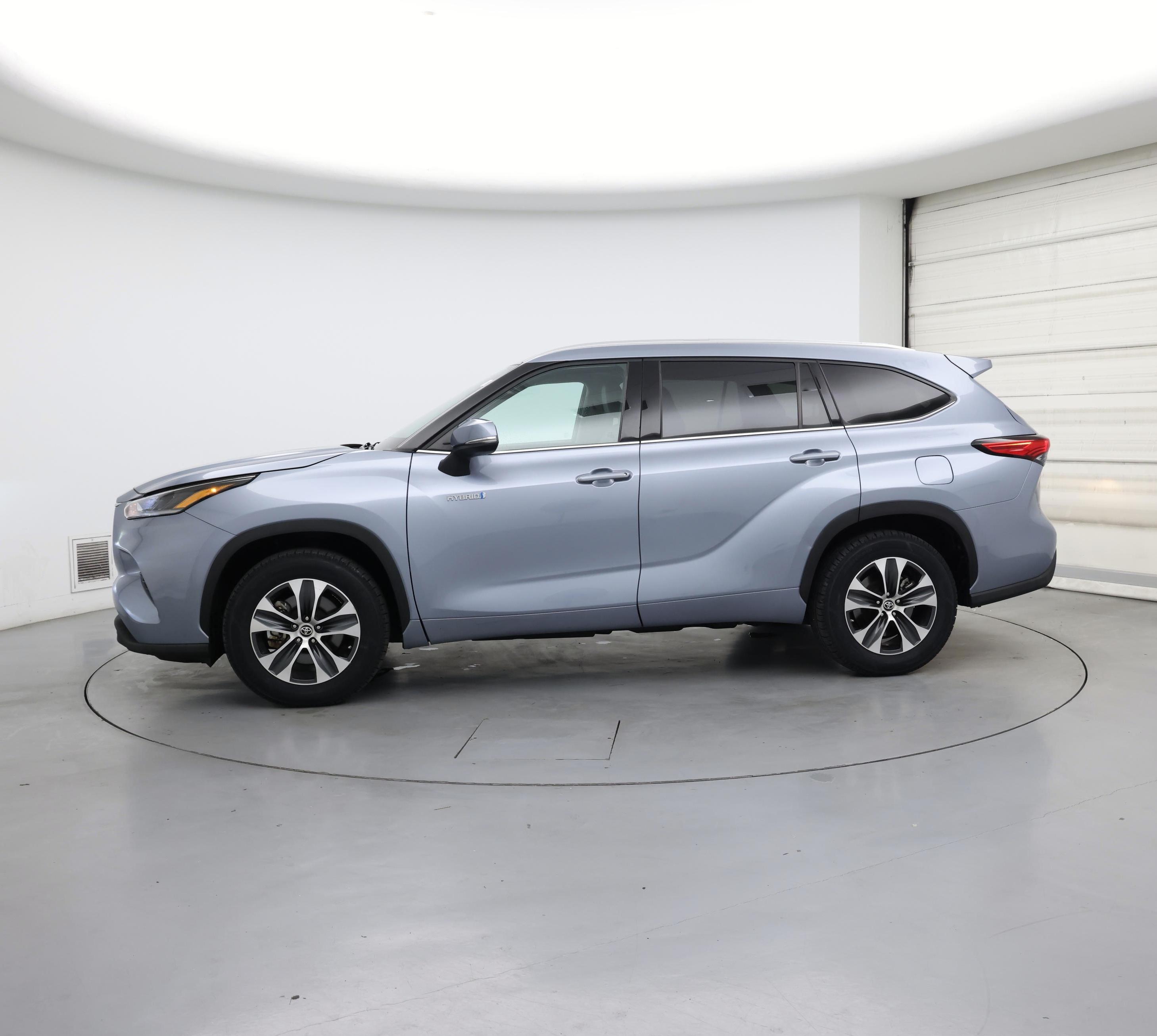Thumbnail: 2021 Toyota Highlander - 3