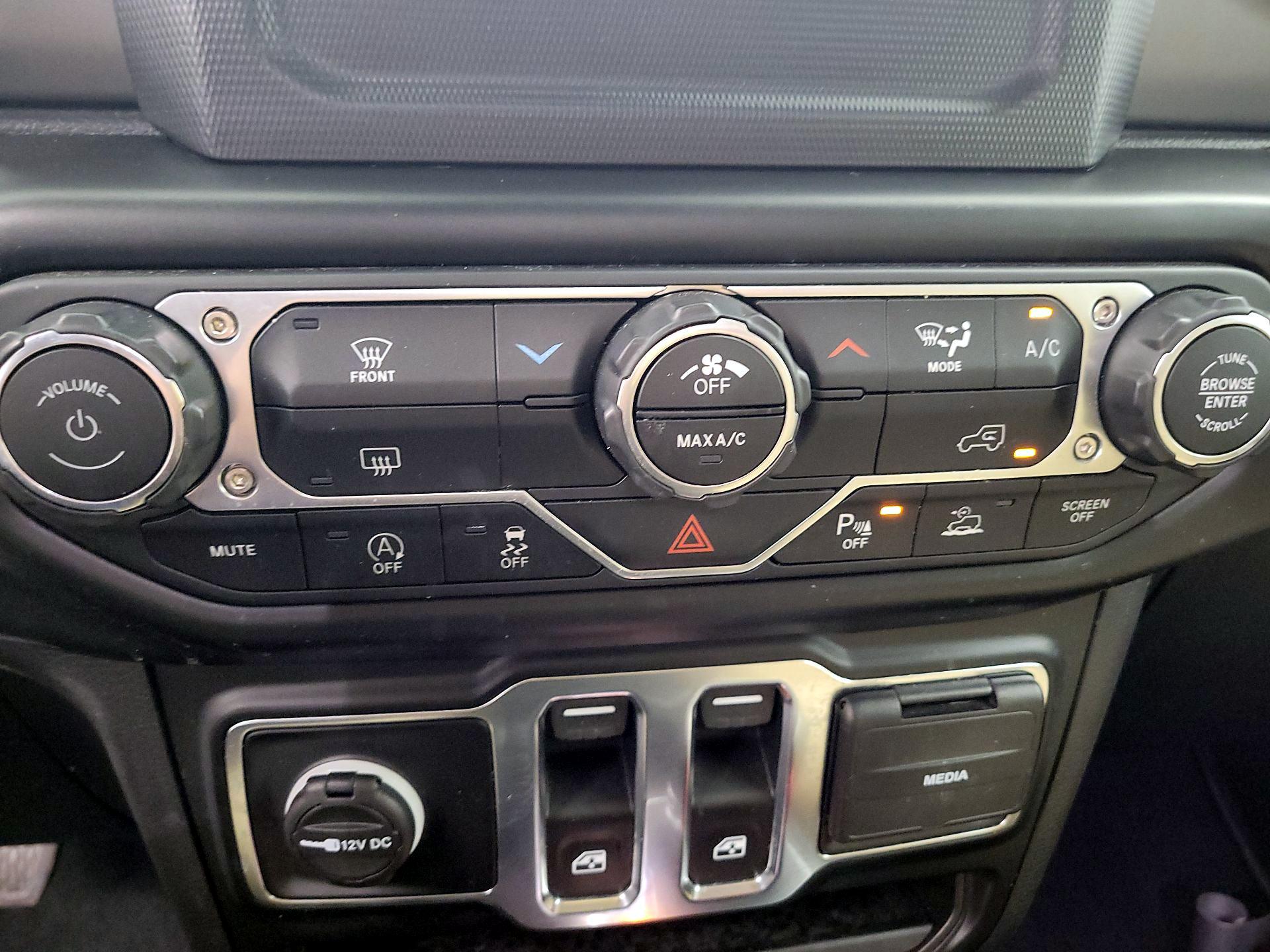 Thumbnail: 2022 Jeep Wrangler - 16