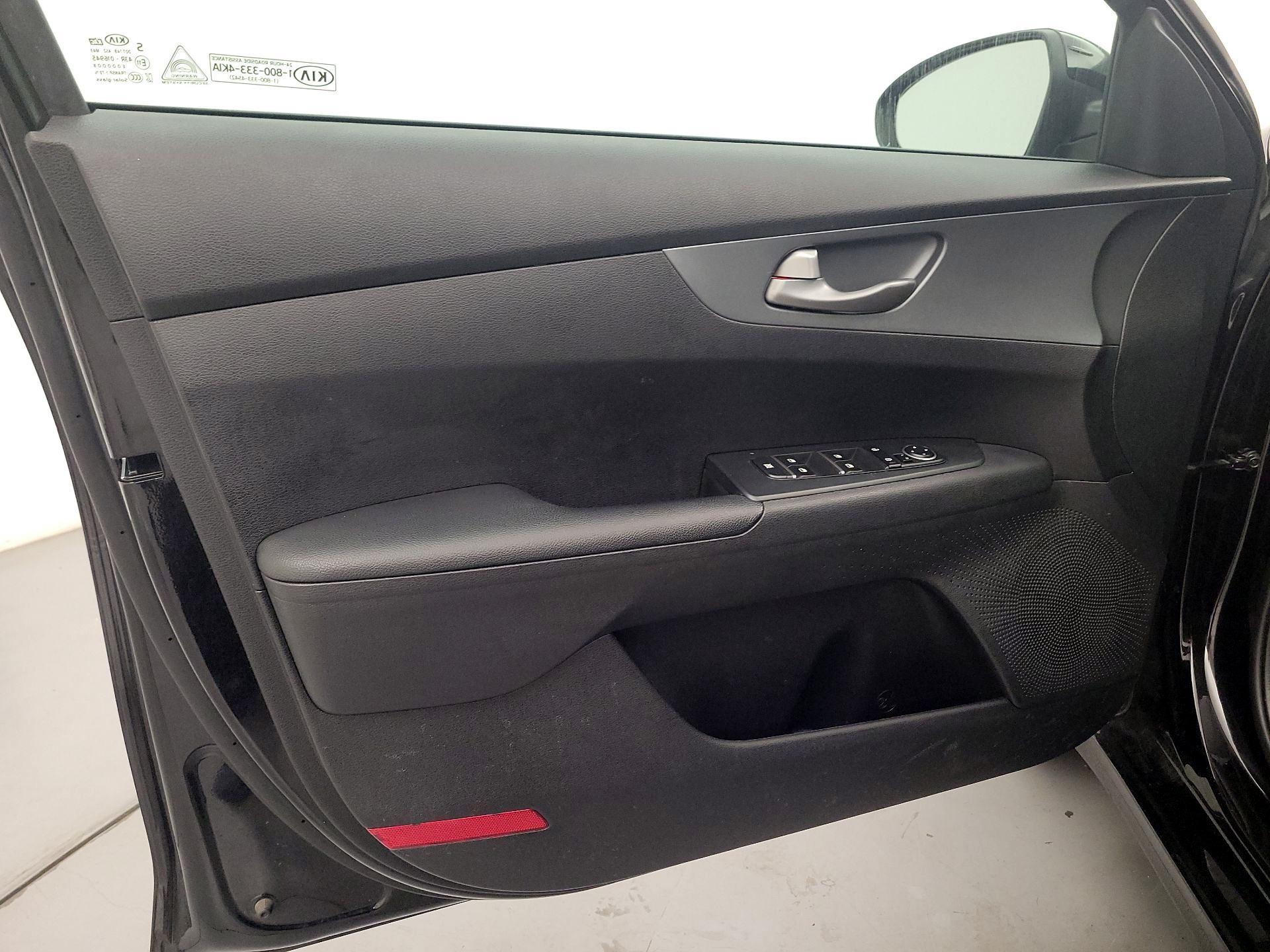 Thumbnail: 2021 Kia Forte - 12