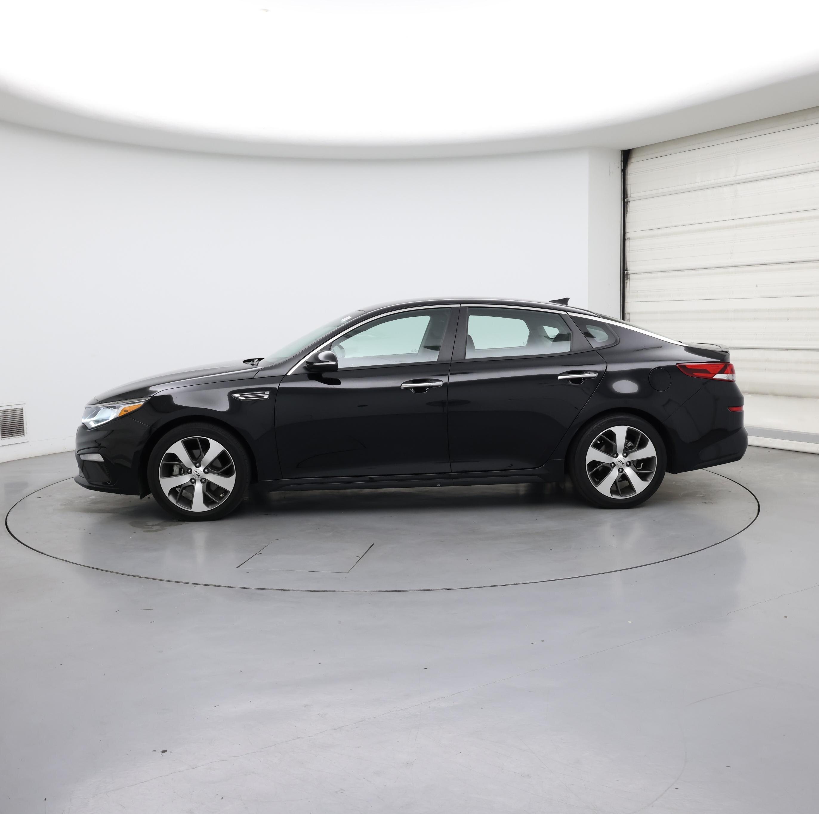 Thumbnail: 2020 Kia Optima - 3