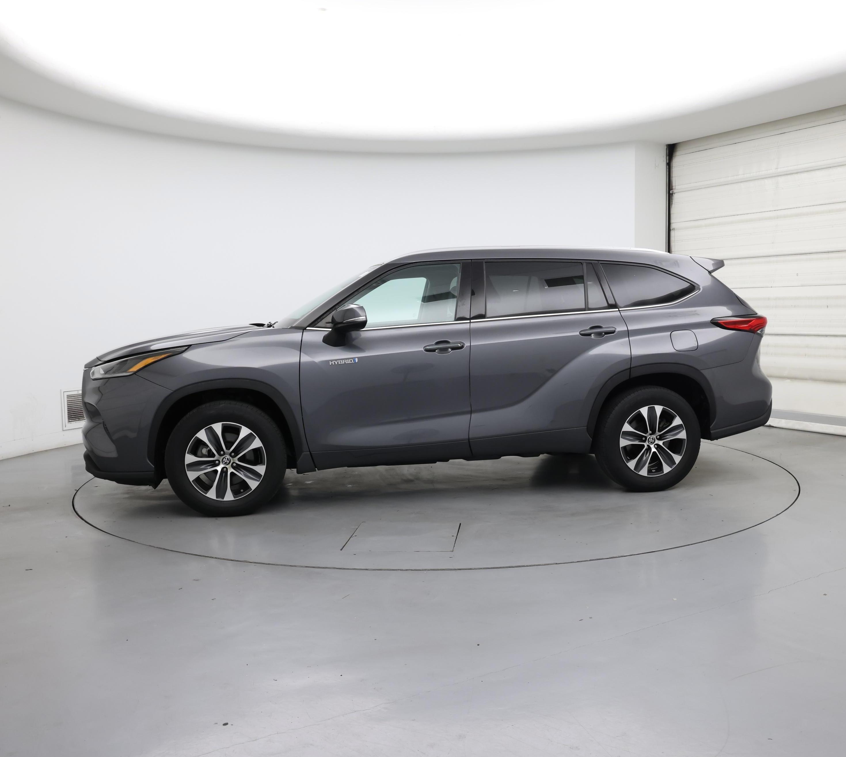 Thumbnail: 2021 Toyota Highlander - 3