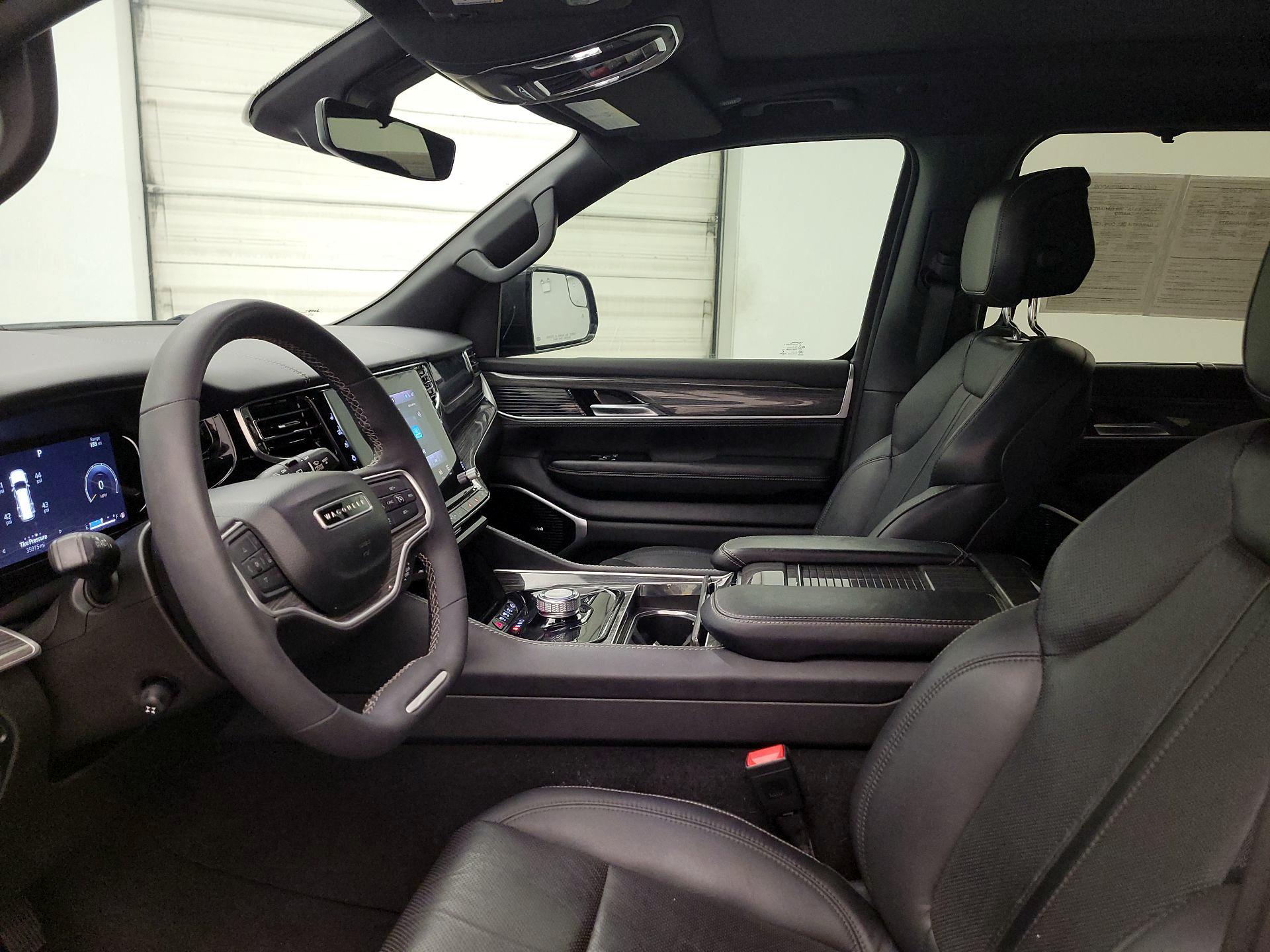 Thumbnail: 2022 Jeep Wagoneer - 11