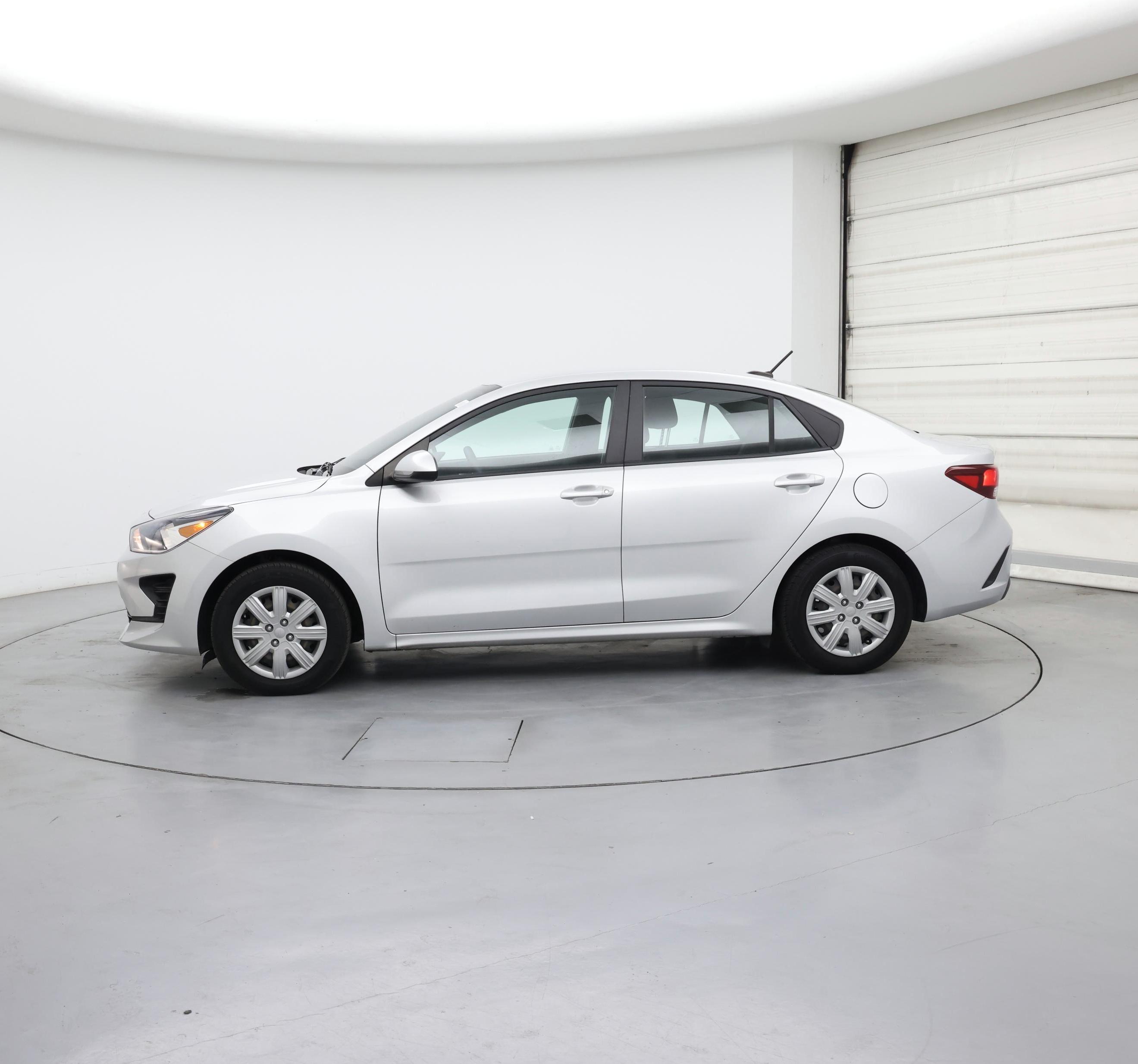 Thumbnail: 2022 Kia Rio - 3