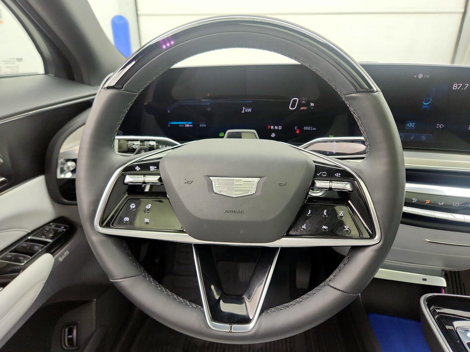 Thumbnail: 2023 Cadillac Lyriq - 10