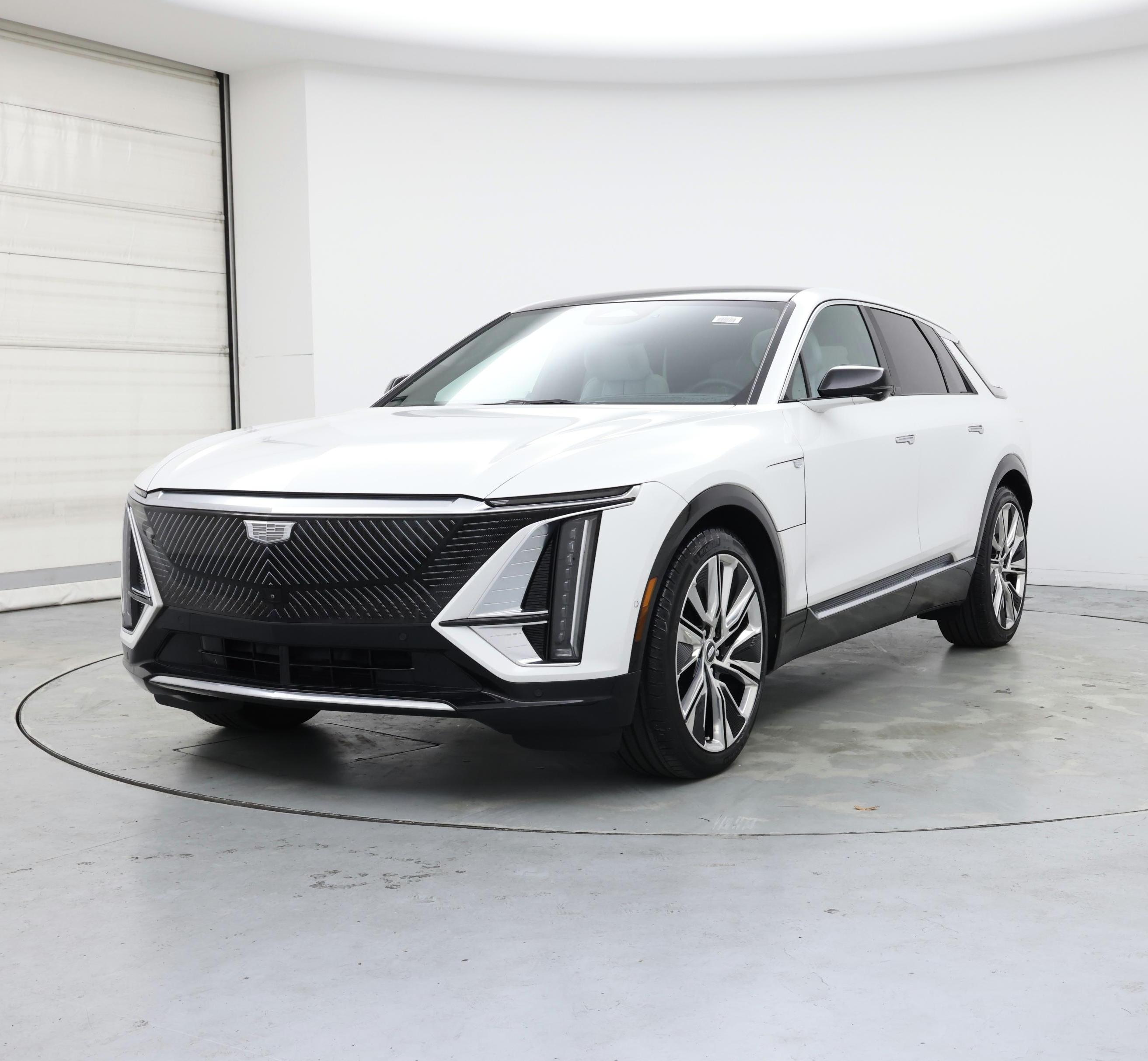Thumbnail: 2023 Cadillac Lyriq - 4
