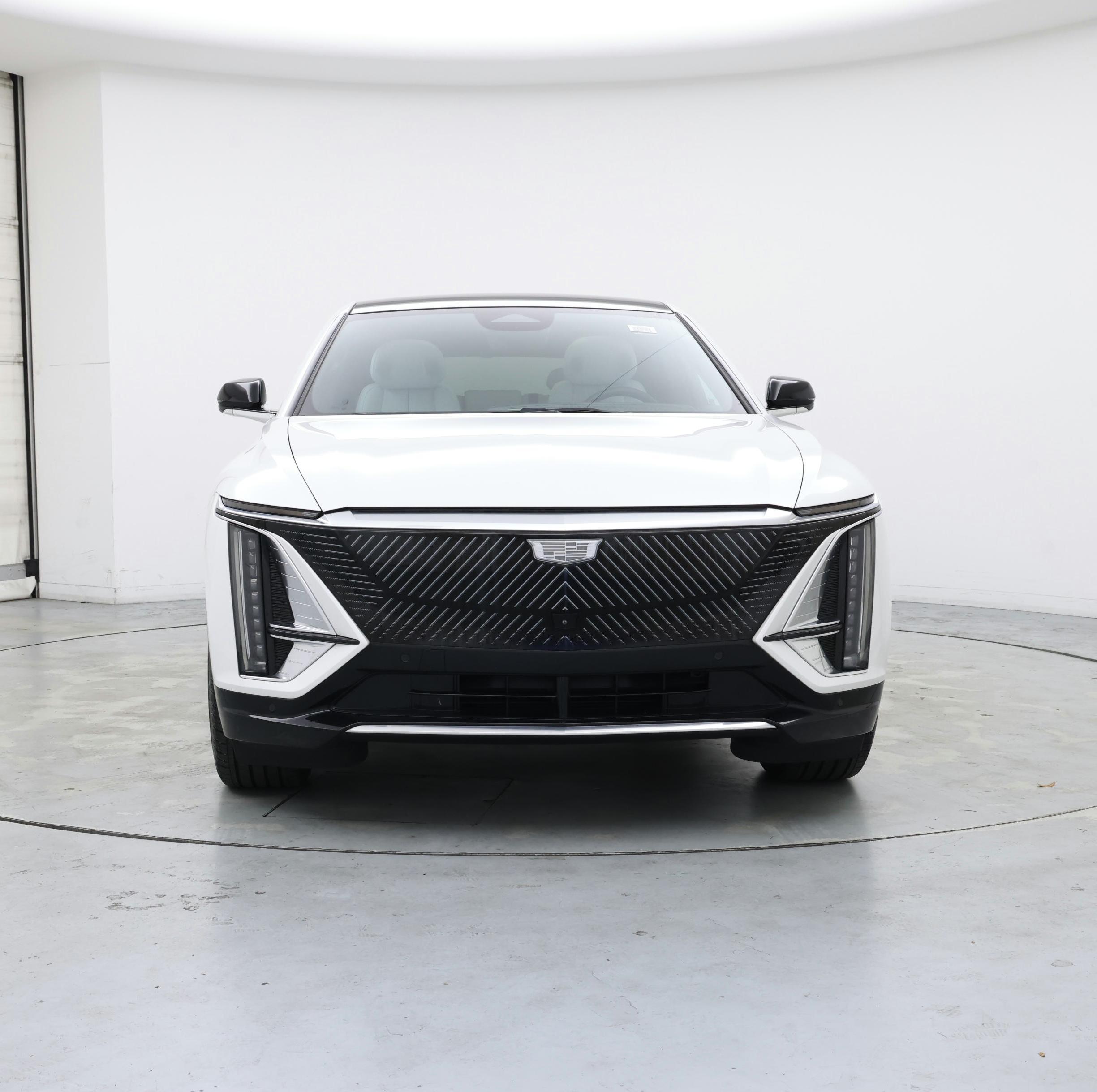 Thumbnail: 2023 Cadillac Lyriq - 5