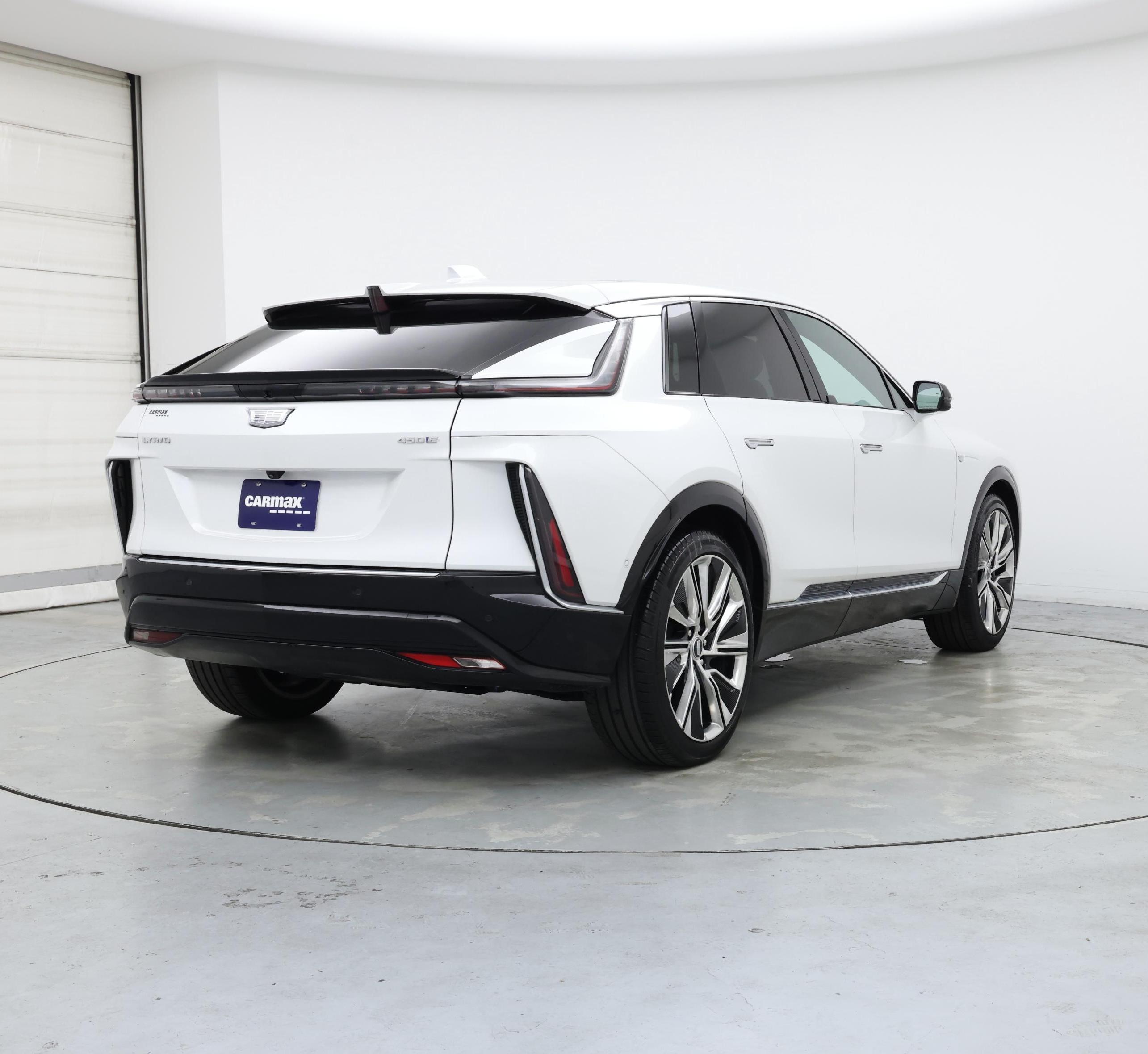 Thumbnail: 2023 Cadillac Lyriq - 8