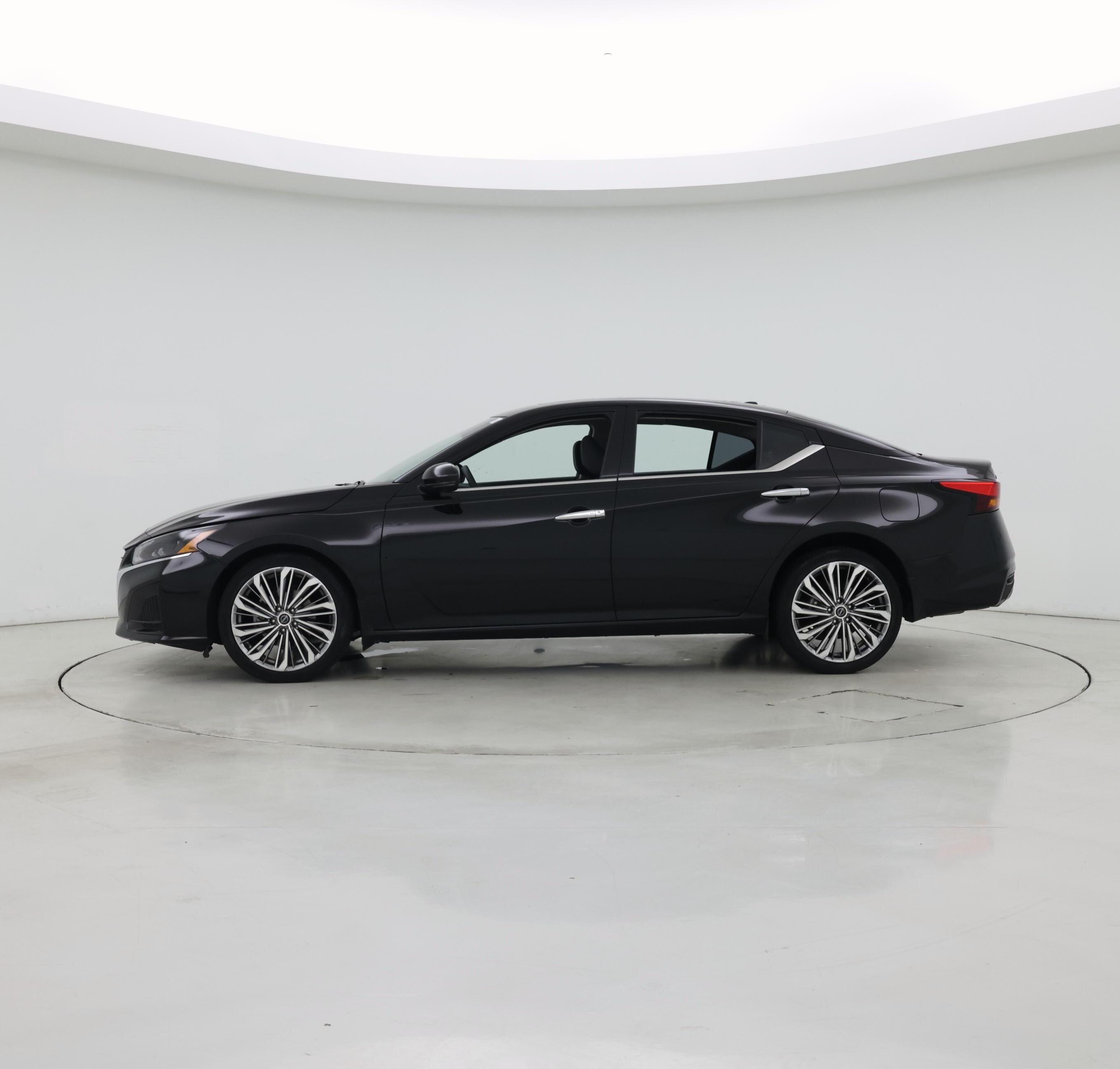 Thumbnail: 2023 Nissan Altima - 3