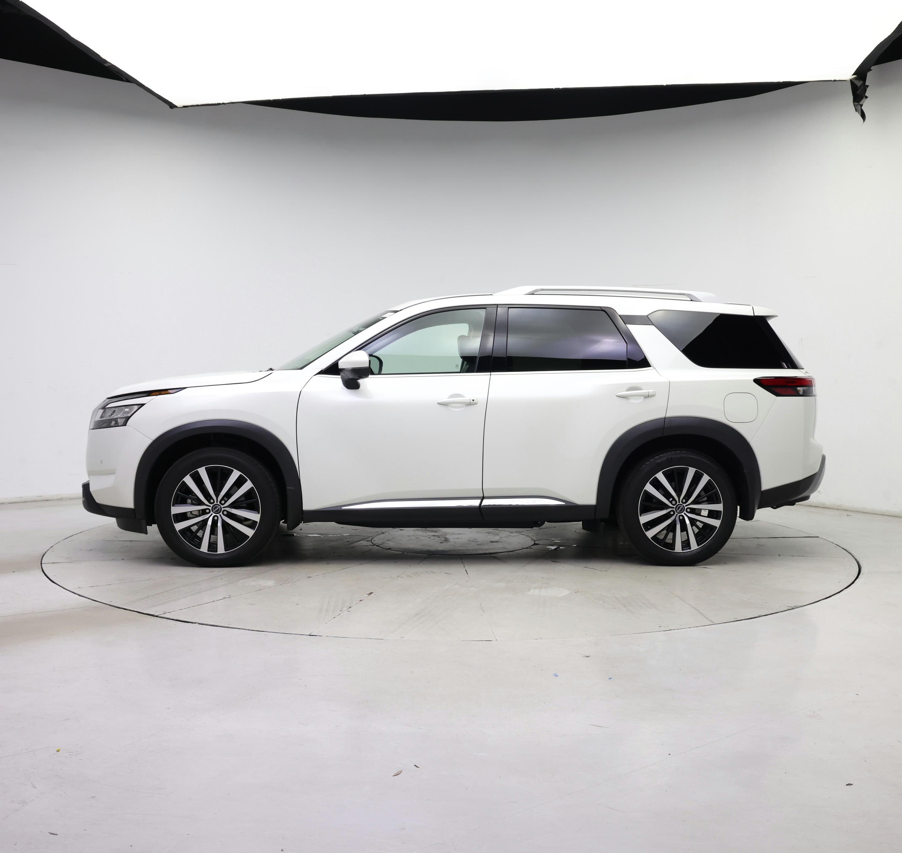 Thumbnail: 2024 Nissan Pathfinder - 3