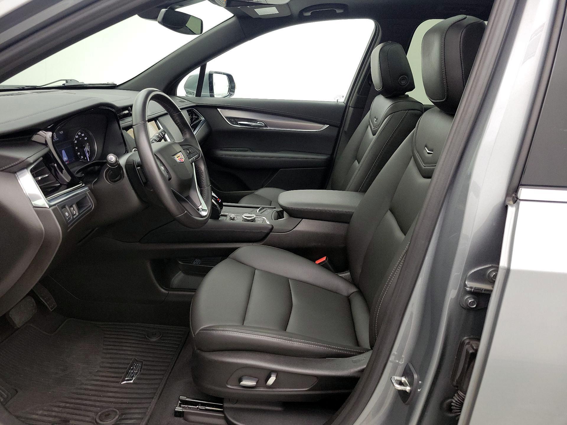 Thumbnail: 2023 Cadillac XT6 - 11