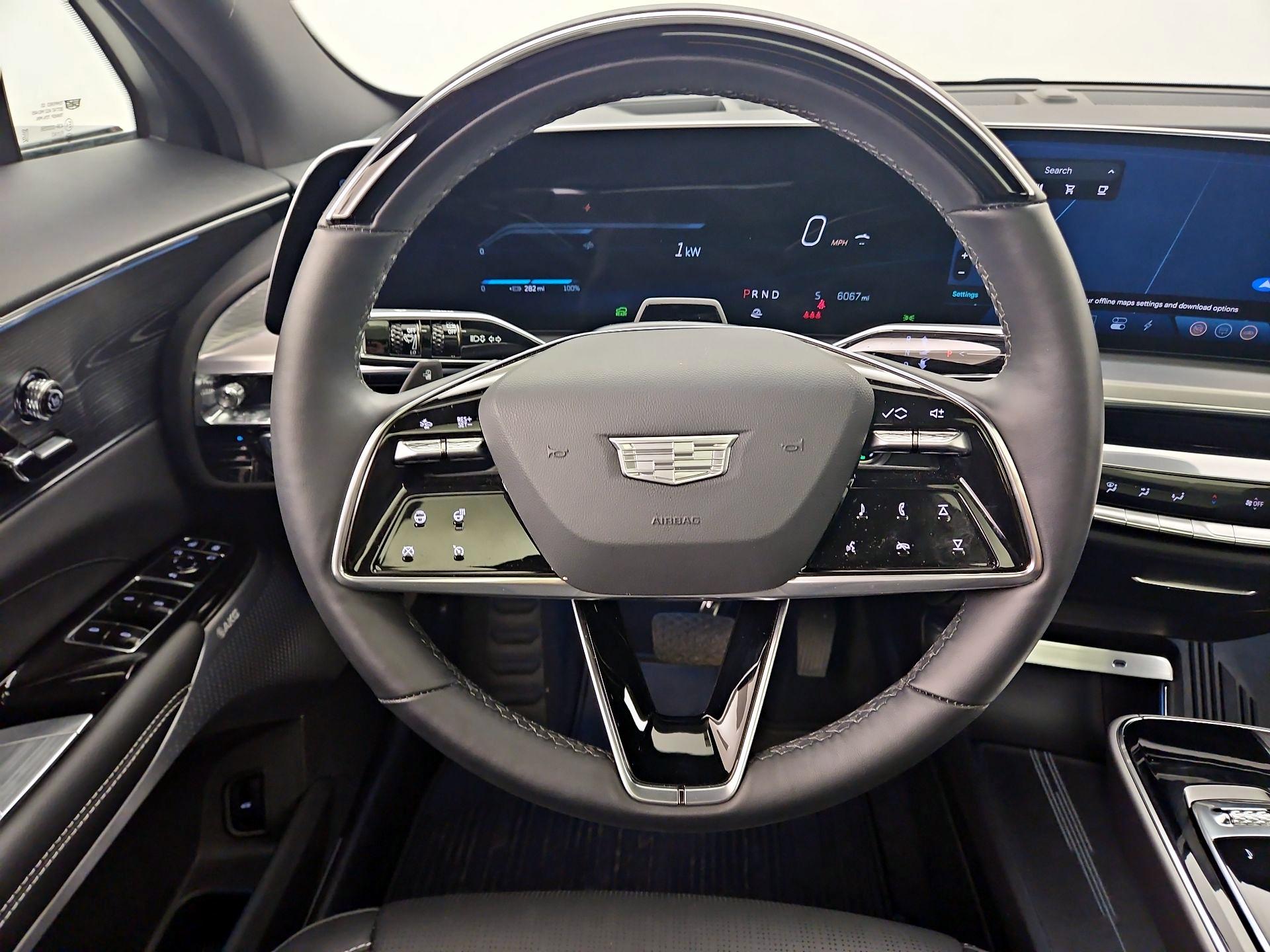 Thumbnail: 2024 Cadillac Lyriq - 10