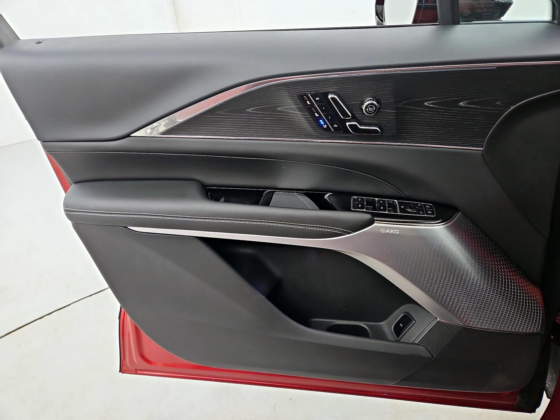 Thumbnail: 2024 Cadillac Lyriq - 12