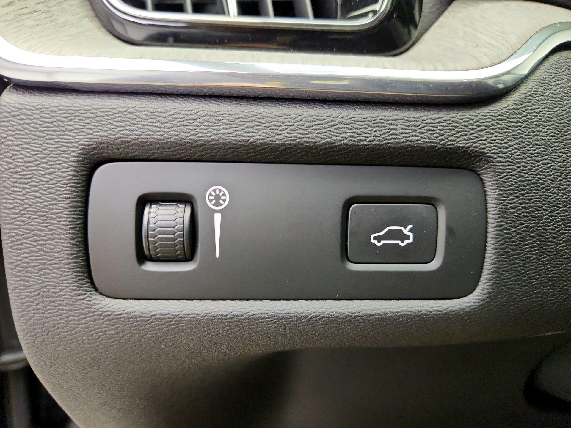 Thumbnail: 2019 Volvo XC60 - 13