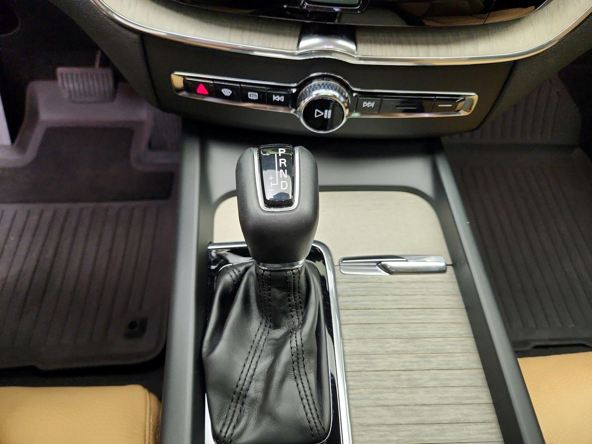 Thumbnail: 2019 Volvo XC60 - 18