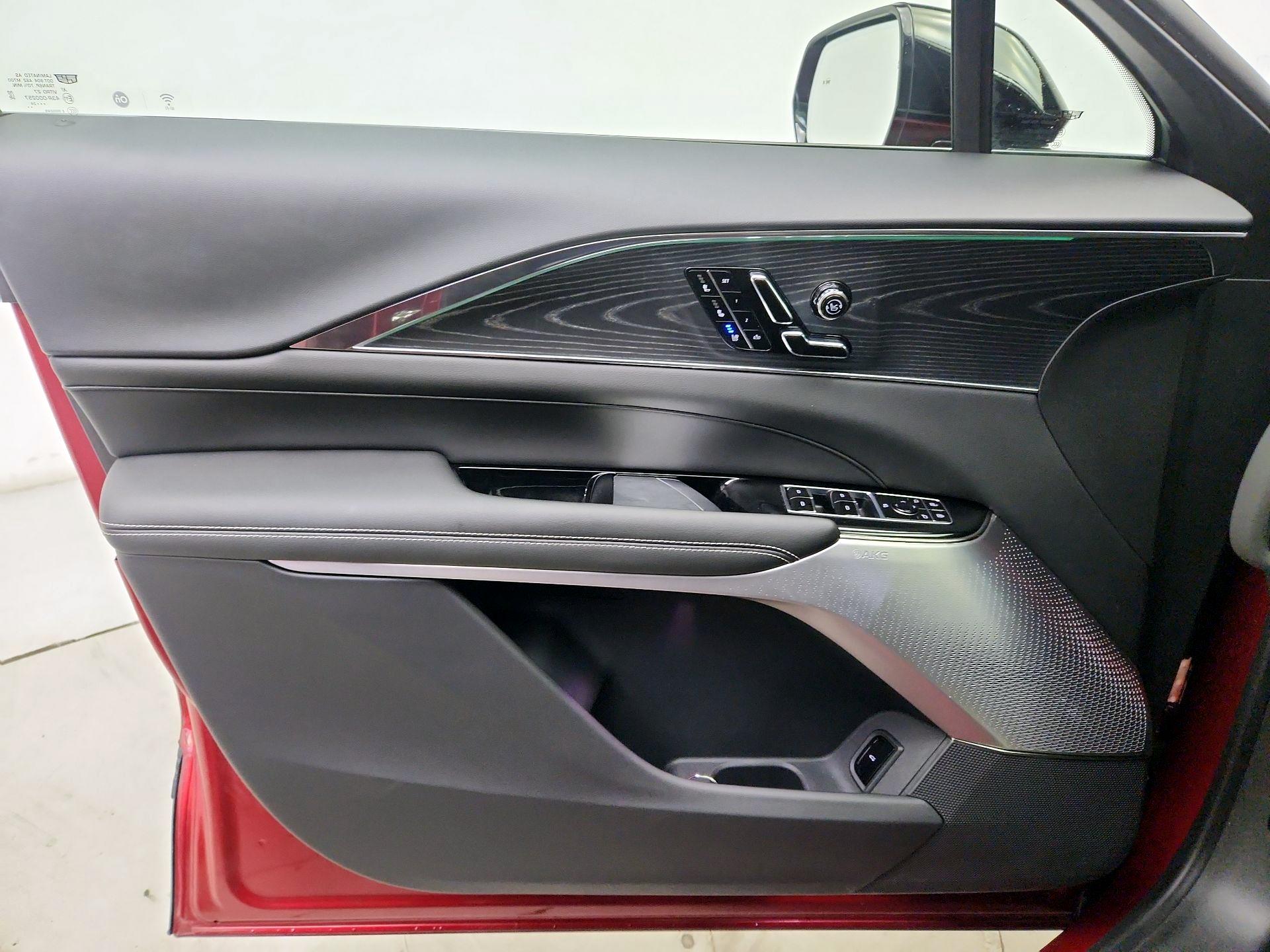 Thumbnail: 2024 Cadillac Lyriq - 12