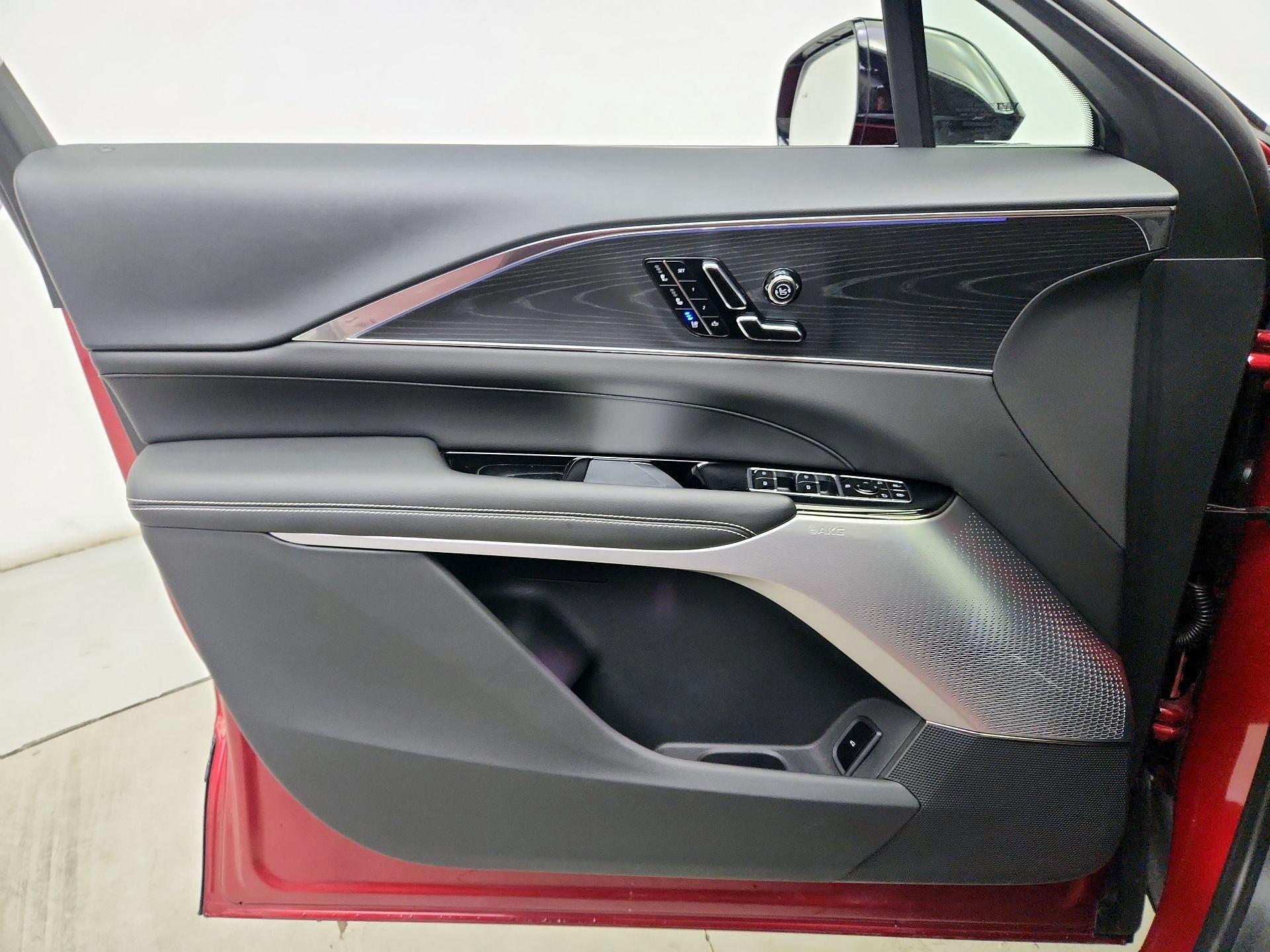 Thumbnail: 2024 Cadillac Lyriq - 12