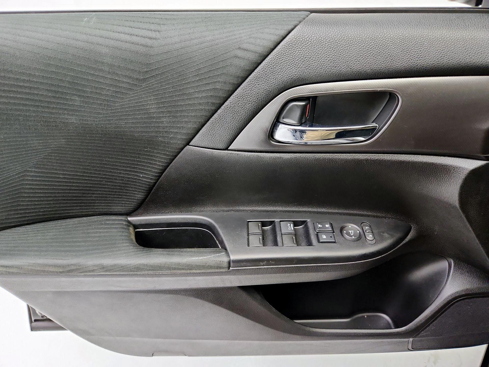 Thumbnail: 2015 Honda Accord - 12