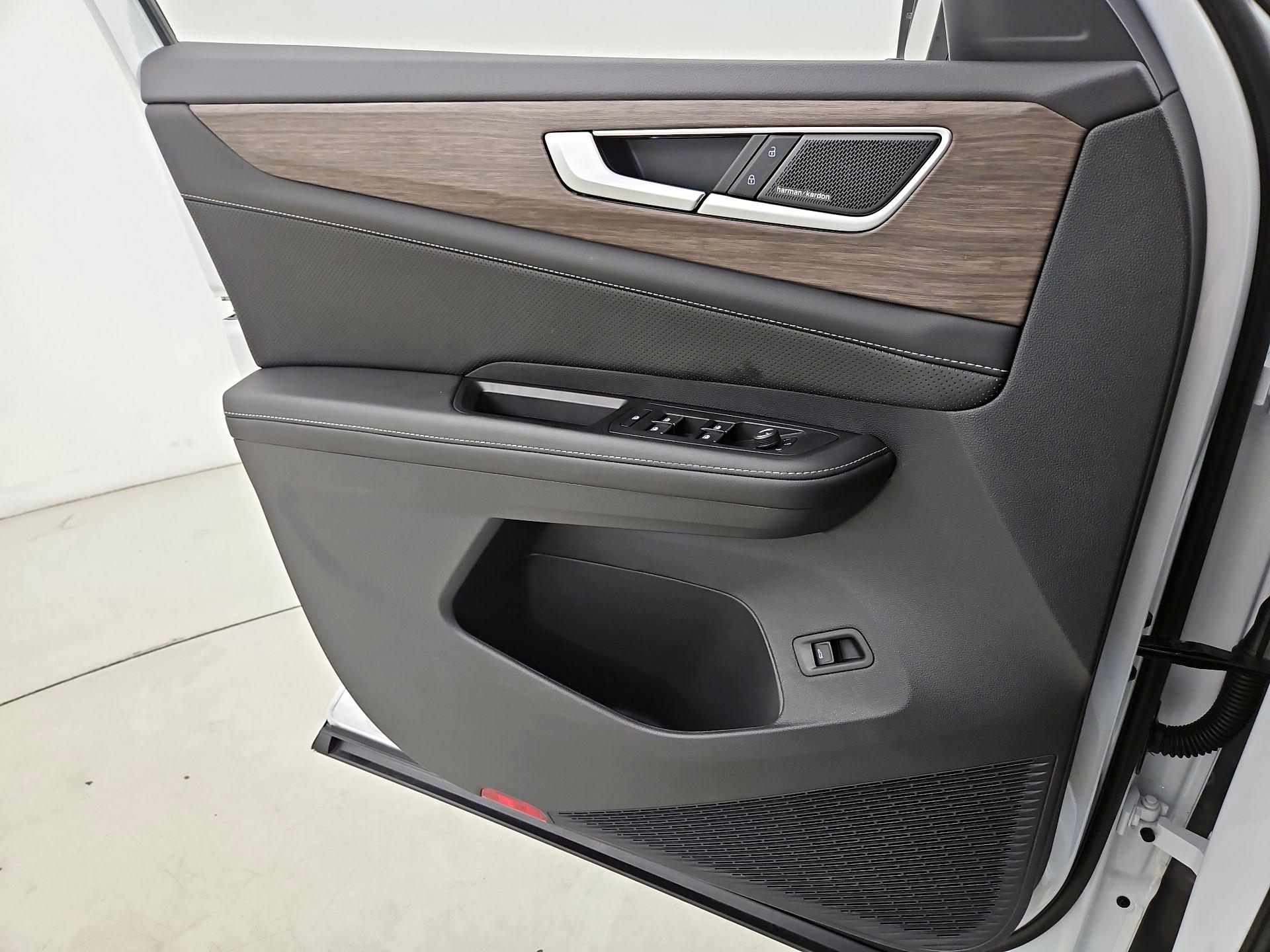 Thumbnail: 2024 Volkswagen Atlas - 12