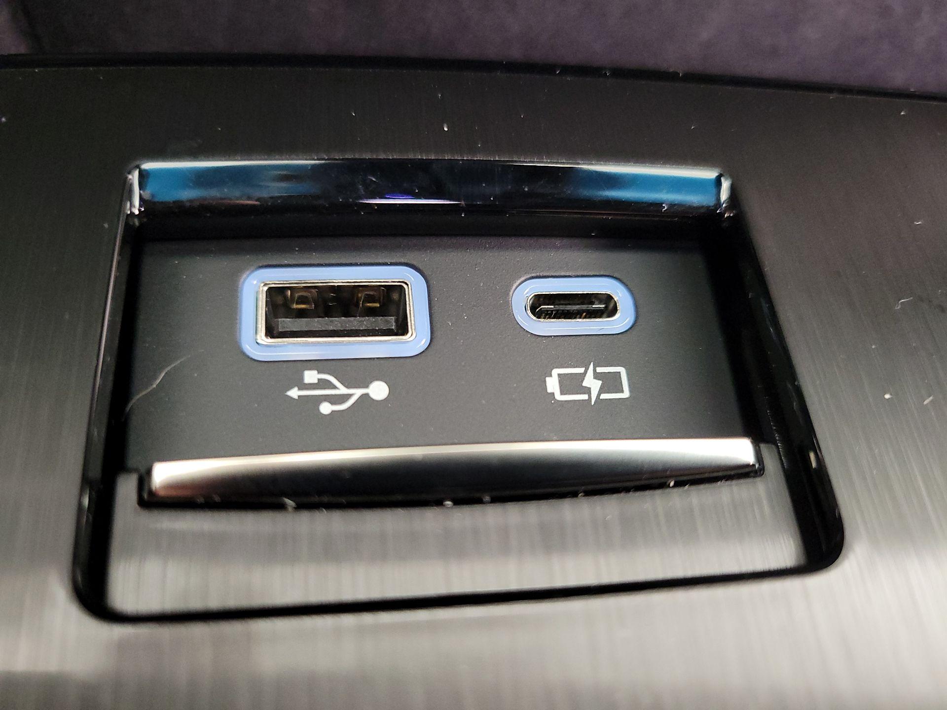 Thumbnail: 2025 Lexus ES - 19