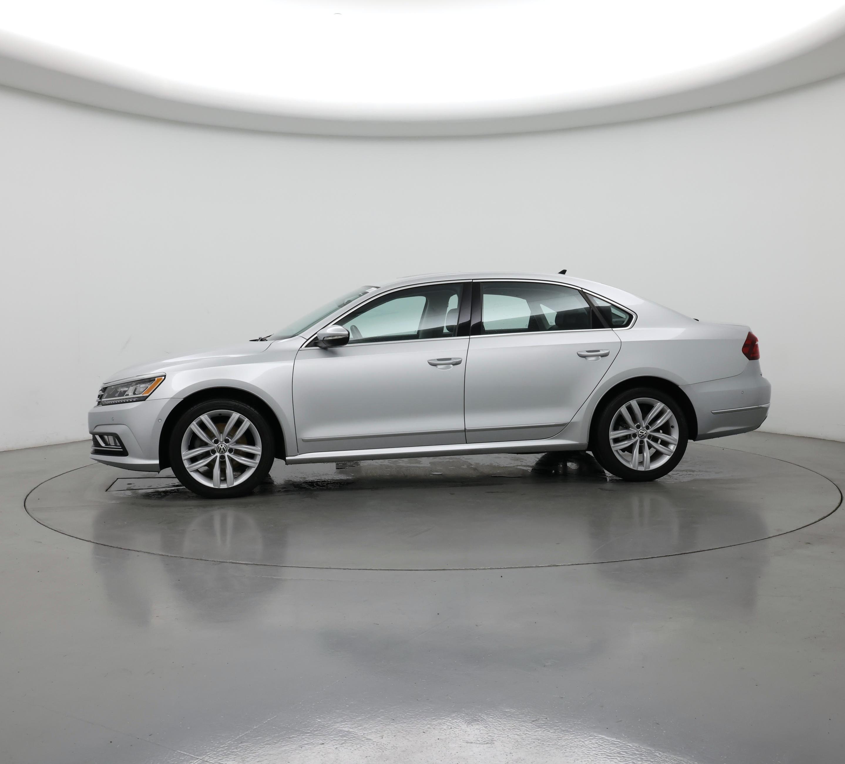 Thumbnail: 2018 Volkswagen Passat - 3