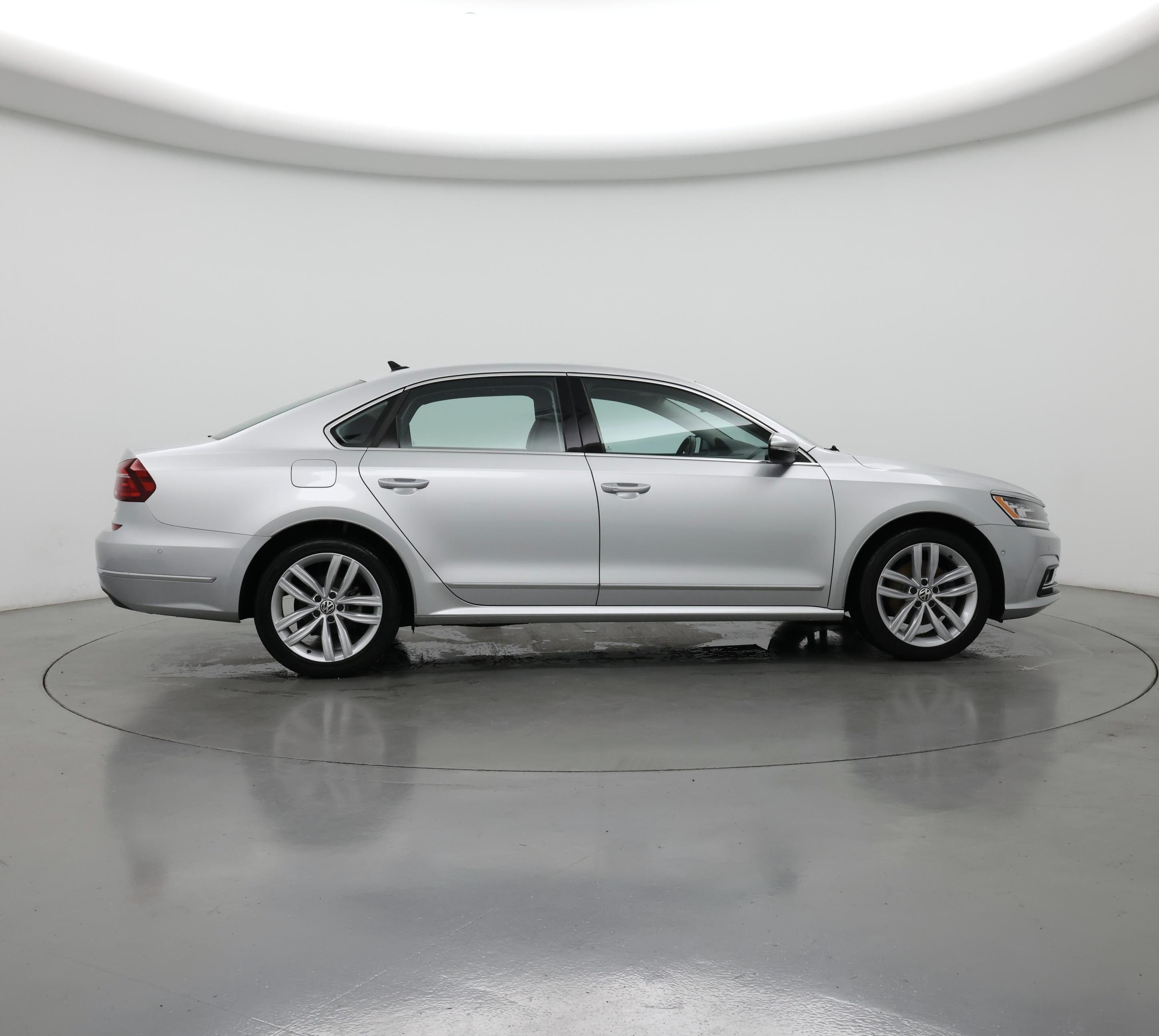 Thumbnail: 2018 Volkswagen Passat - 7