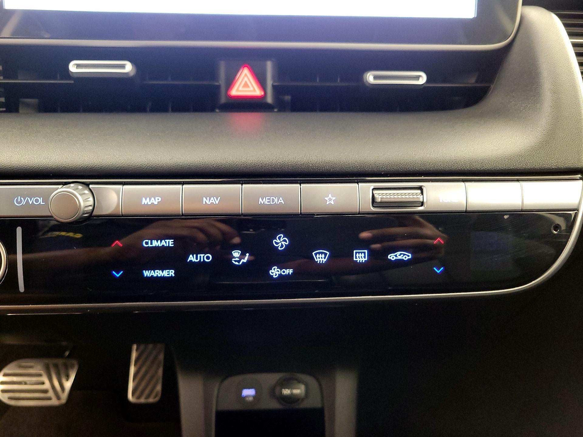 Thumbnail: 2022 Hyundai Ioniq 5 - 17
