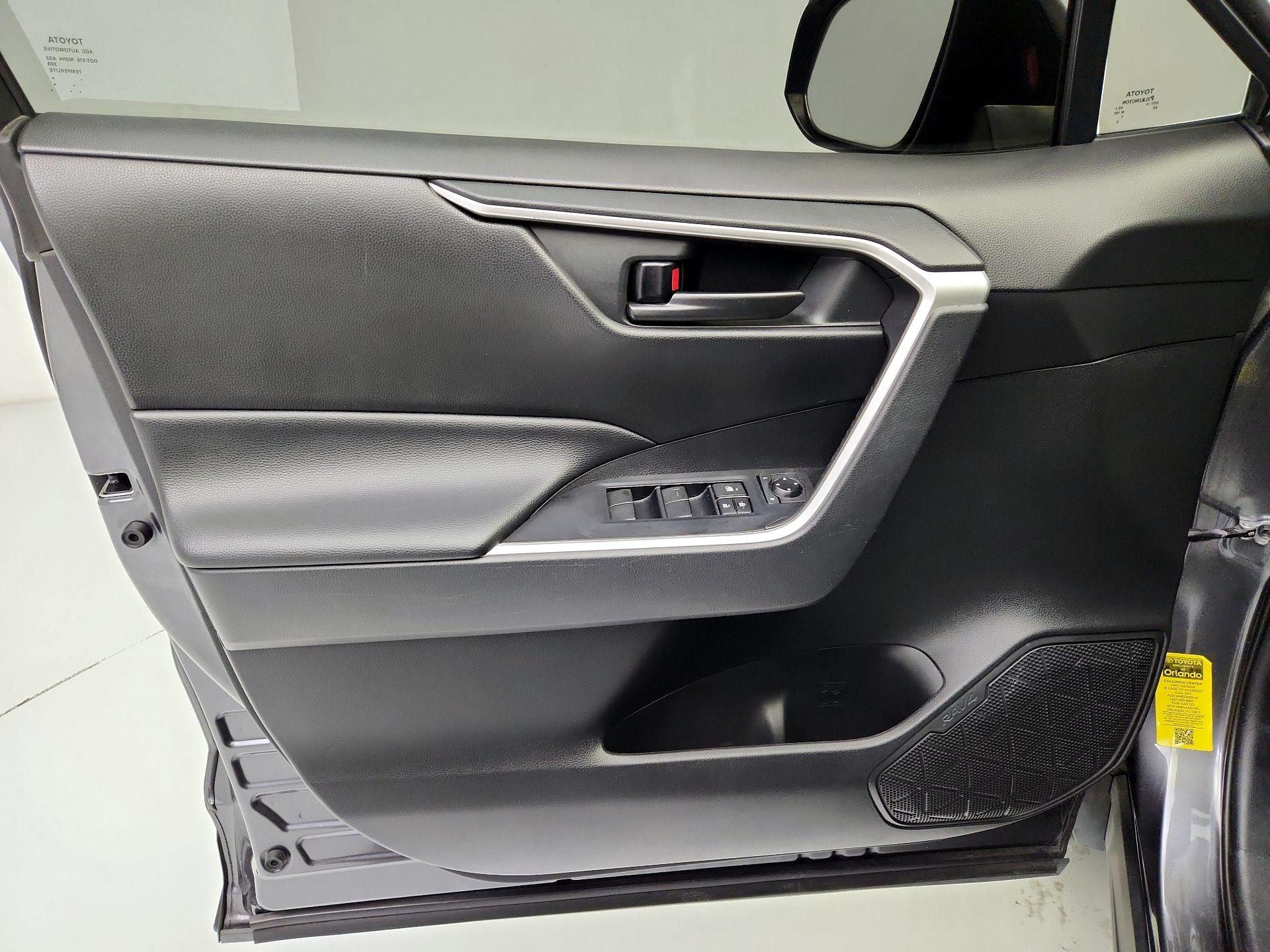 Thumbnail: 2020 Toyota RAV4 - 12