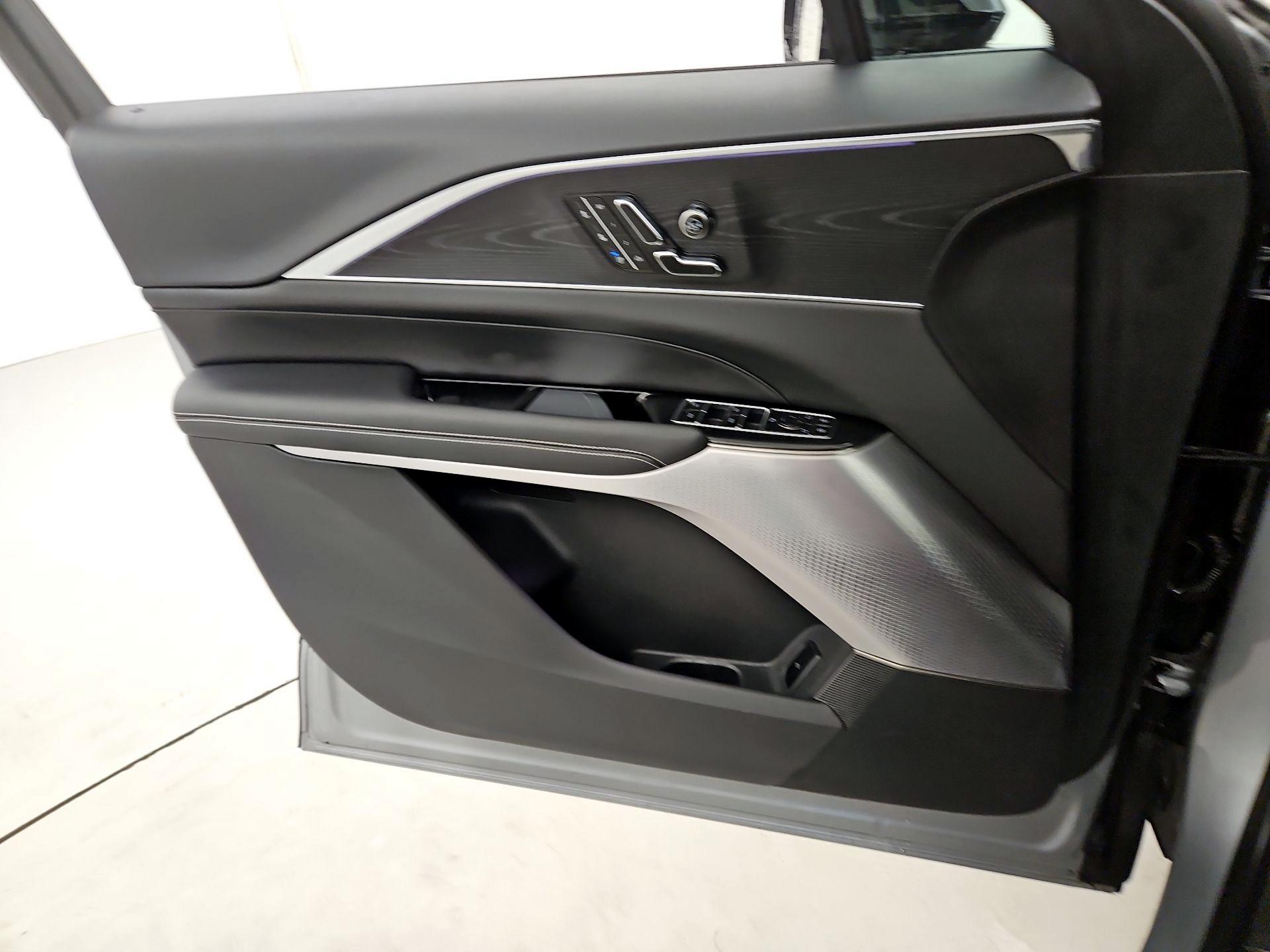 Thumbnail: 2024 Cadillac Lyriq - 12