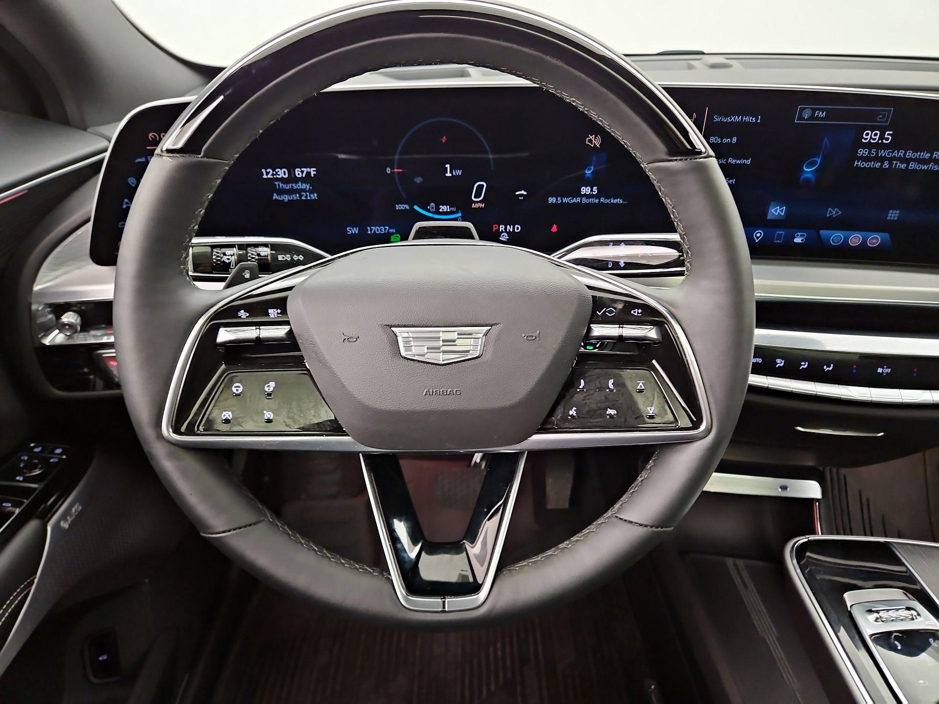 Thumbnail: 2024 Cadillac Lyriq - 10