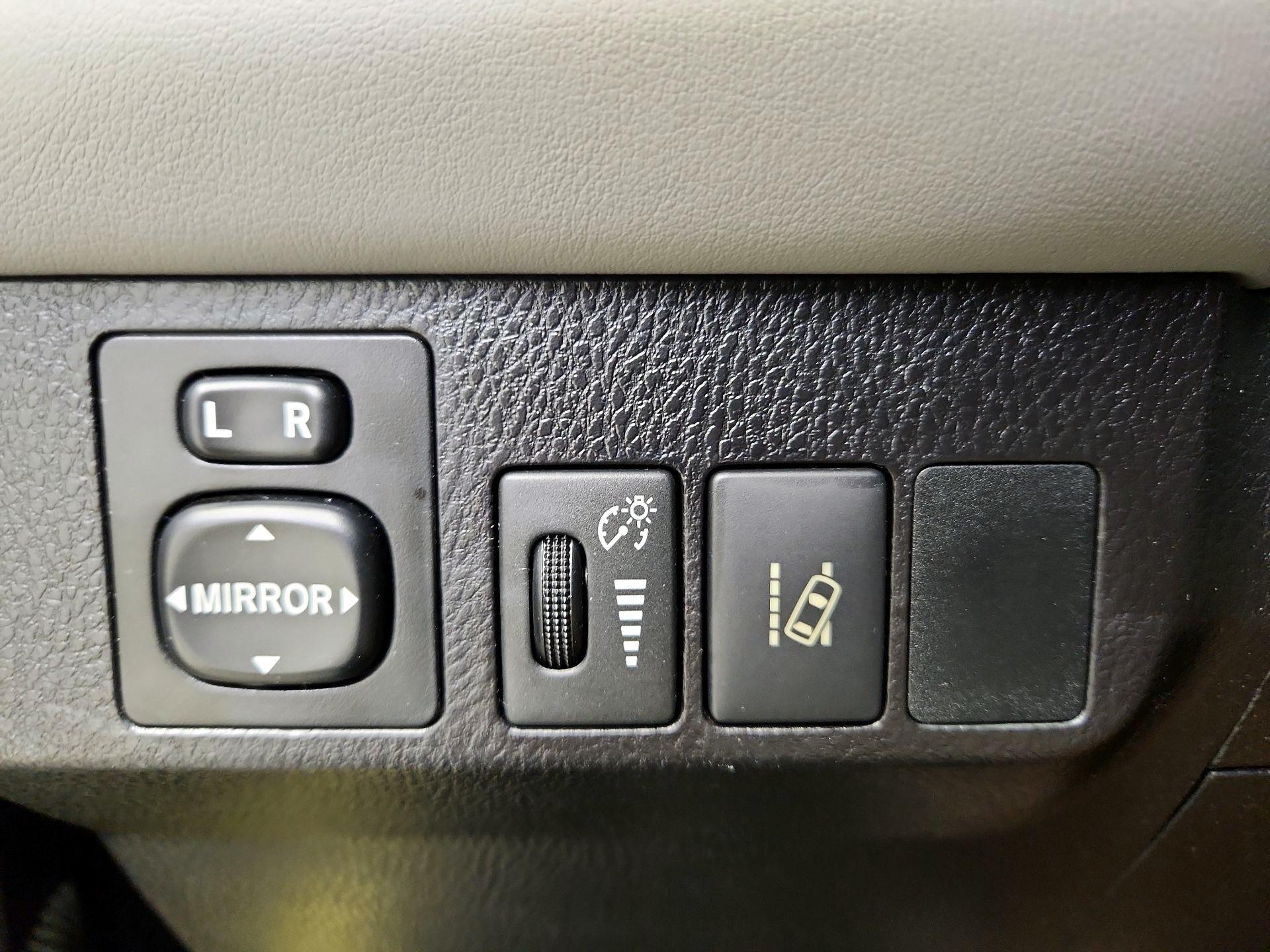 Thumbnail: 2018 Toyota RAV4 - 13