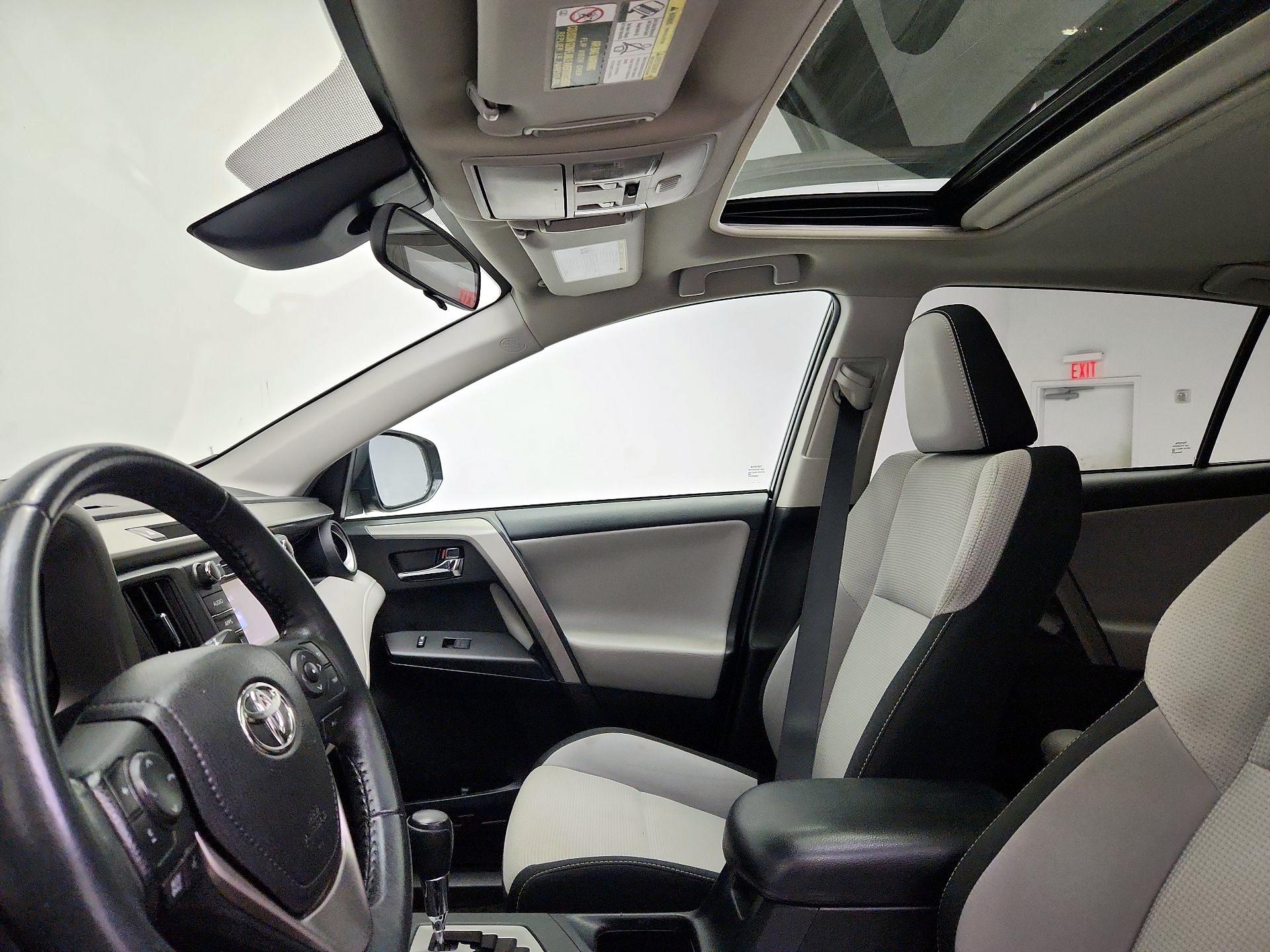 Thumbnail: 2018 Toyota RAV4 - 19