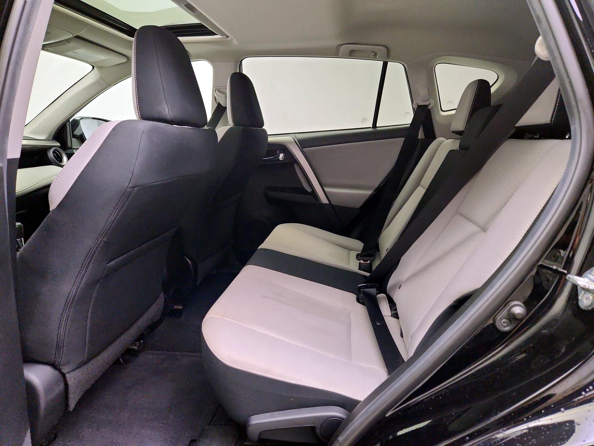 Thumbnail: 2018 Toyota RAV4 - 20