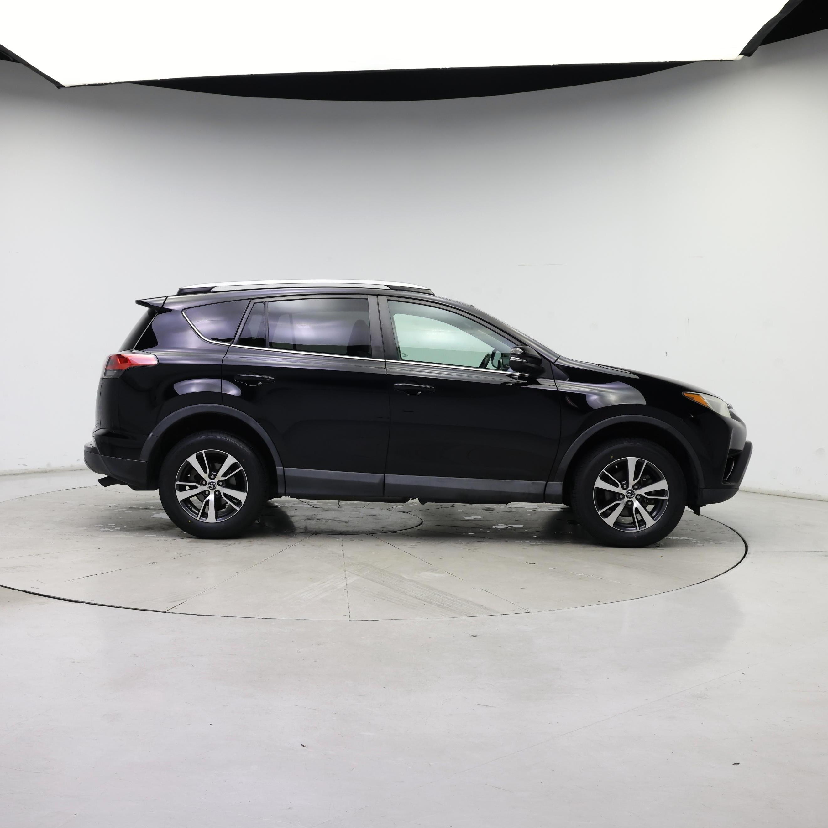 Thumbnail: 2018 Toyota RAV4 - 7