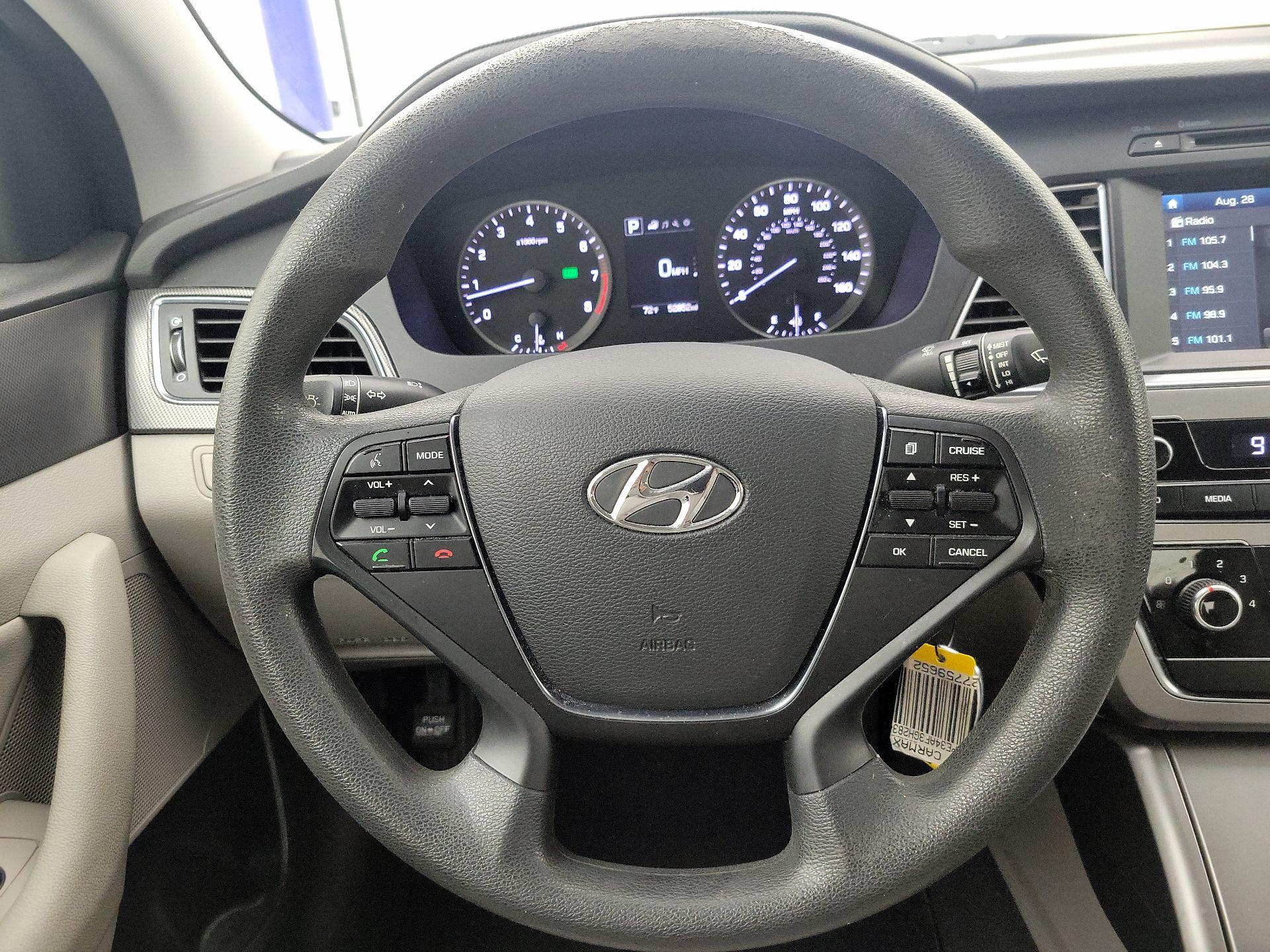 Thumbnail: 2016 Hyundai Sonata - 10
