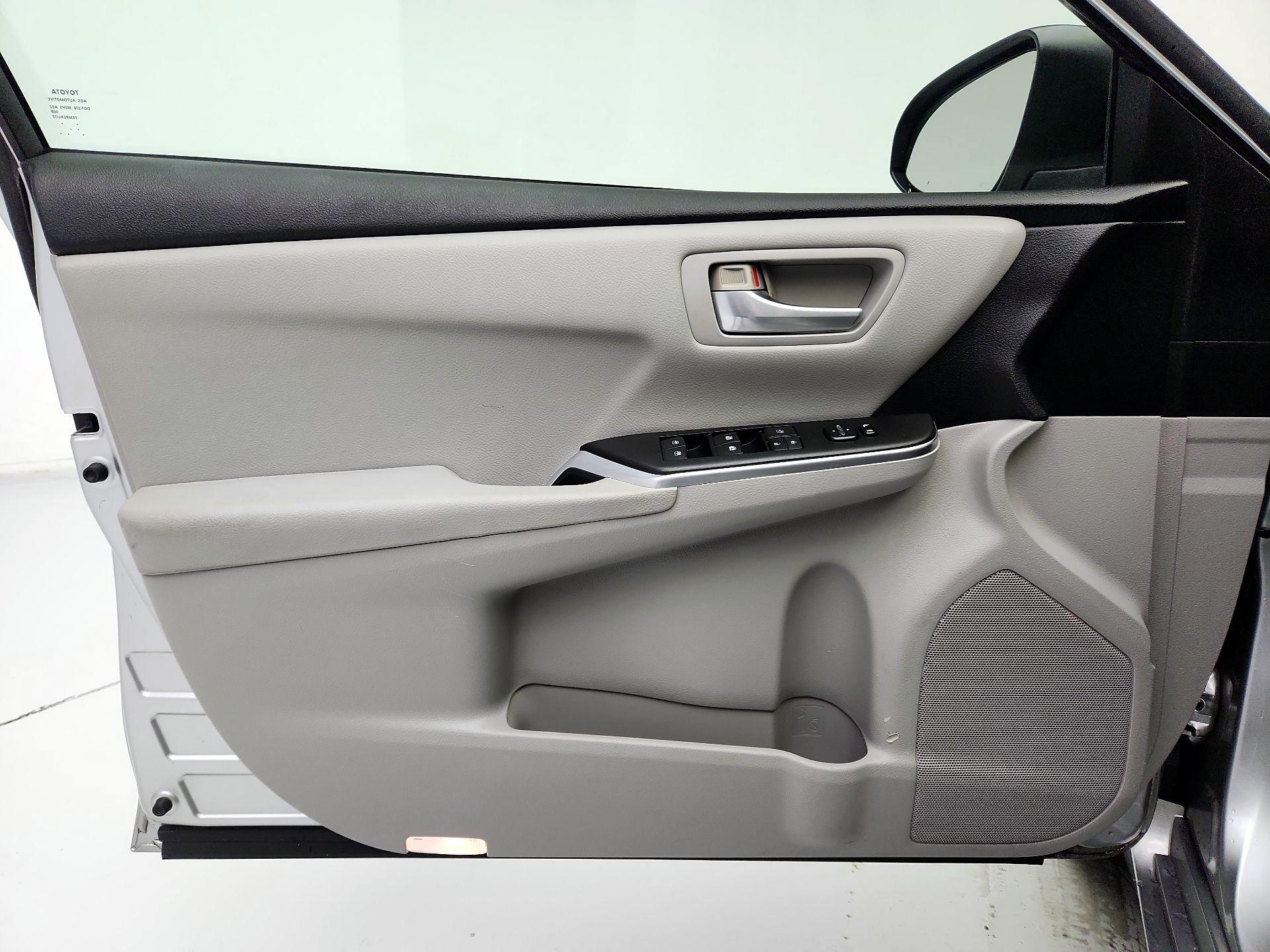 Thumbnail: 2015 Toyota Camry - 12