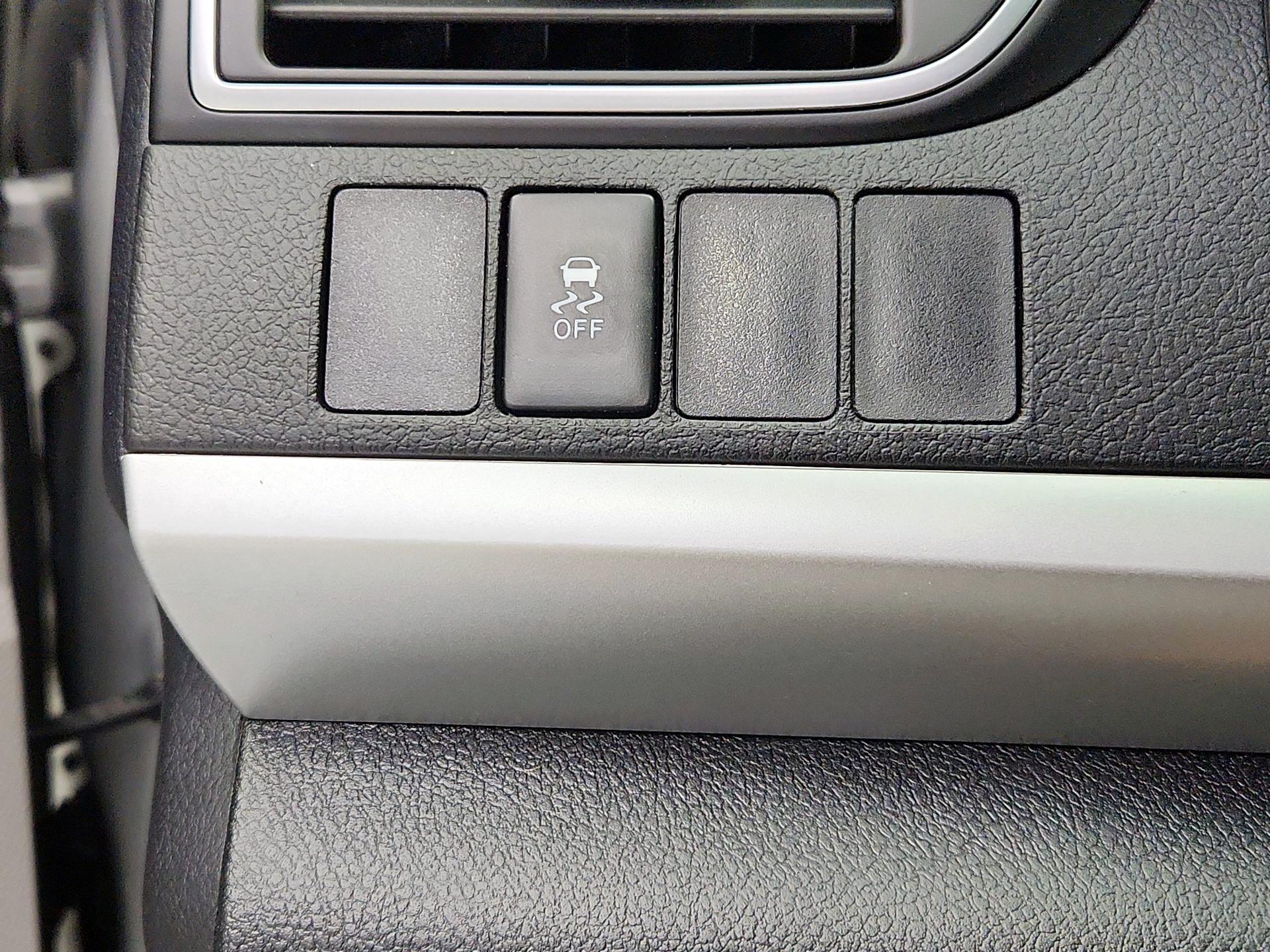Thumbnail: 2015 Toyota Camry - 13