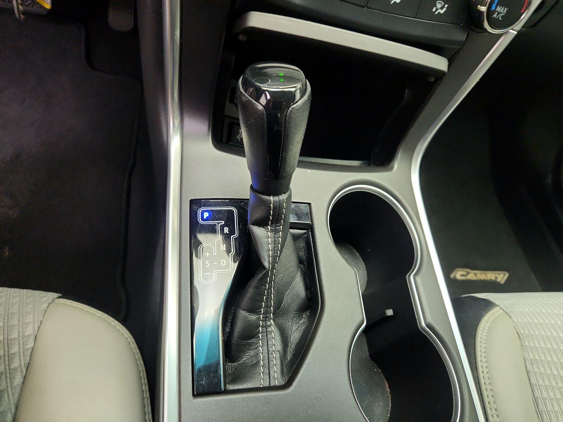 Thumbnail: 2015 Toyota Camry - 17