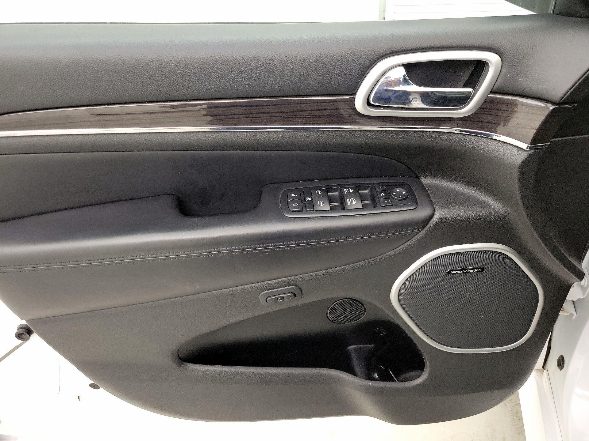 Thumbnail: 2016 Jeep Grand Cherokee - 12