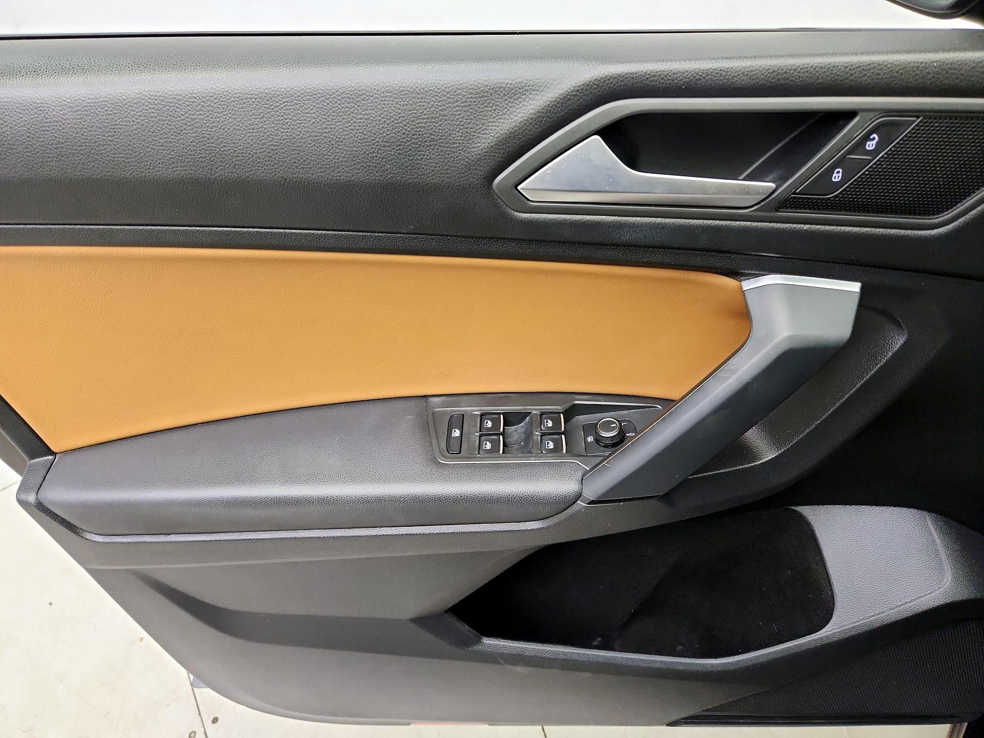 Thumbnail: 2019 Volkswagen Tiguan - 12