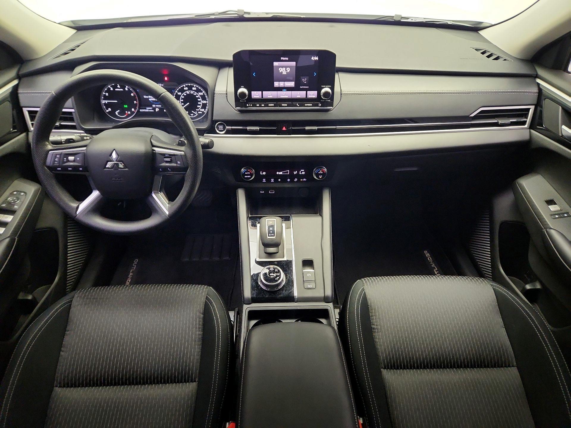 Thumbnail: 2022 Mitsubishi Outlander - 9