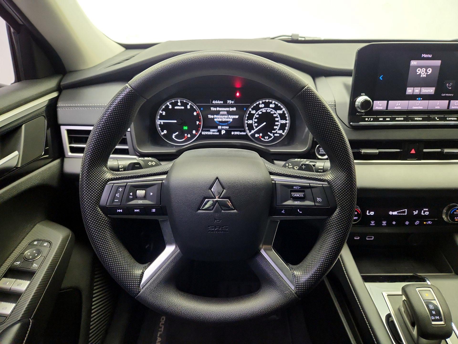 Thumbnail: 2022 Mitsubishi Outlander - 10