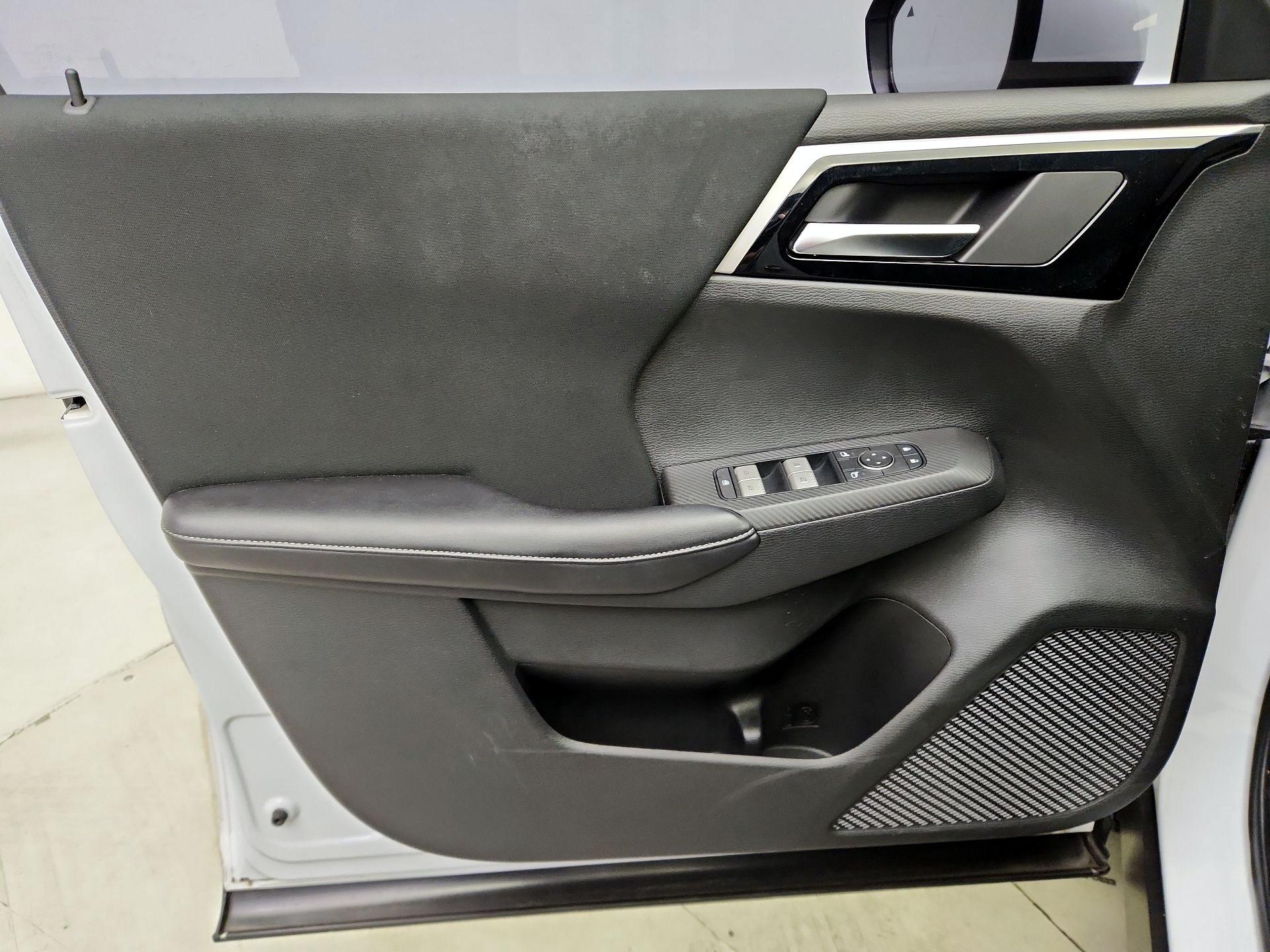 Thumbnail: 2022 Mitsubishi Outlander - 12