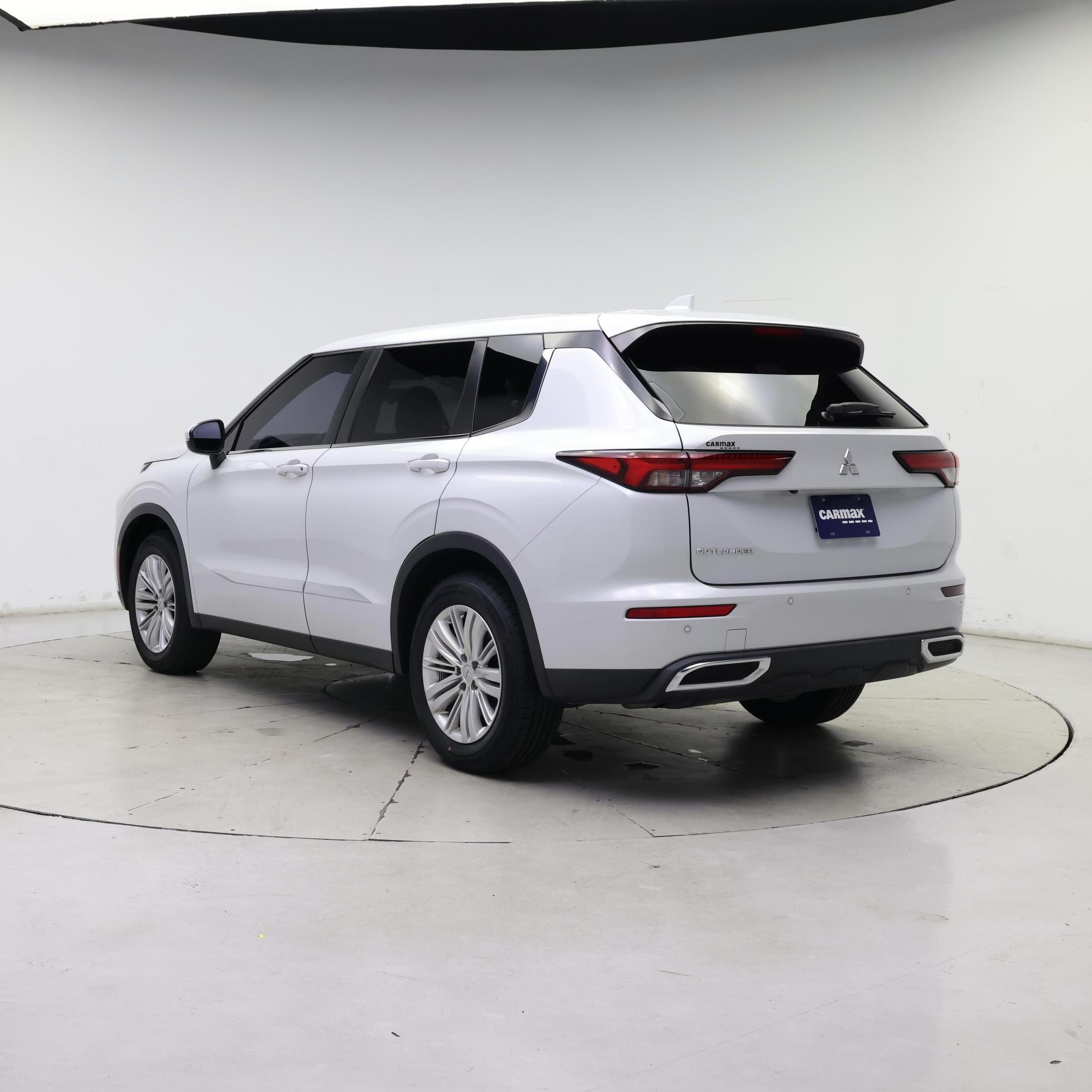 Thumbnail: 2022 Mitsubishi Outlander - 2