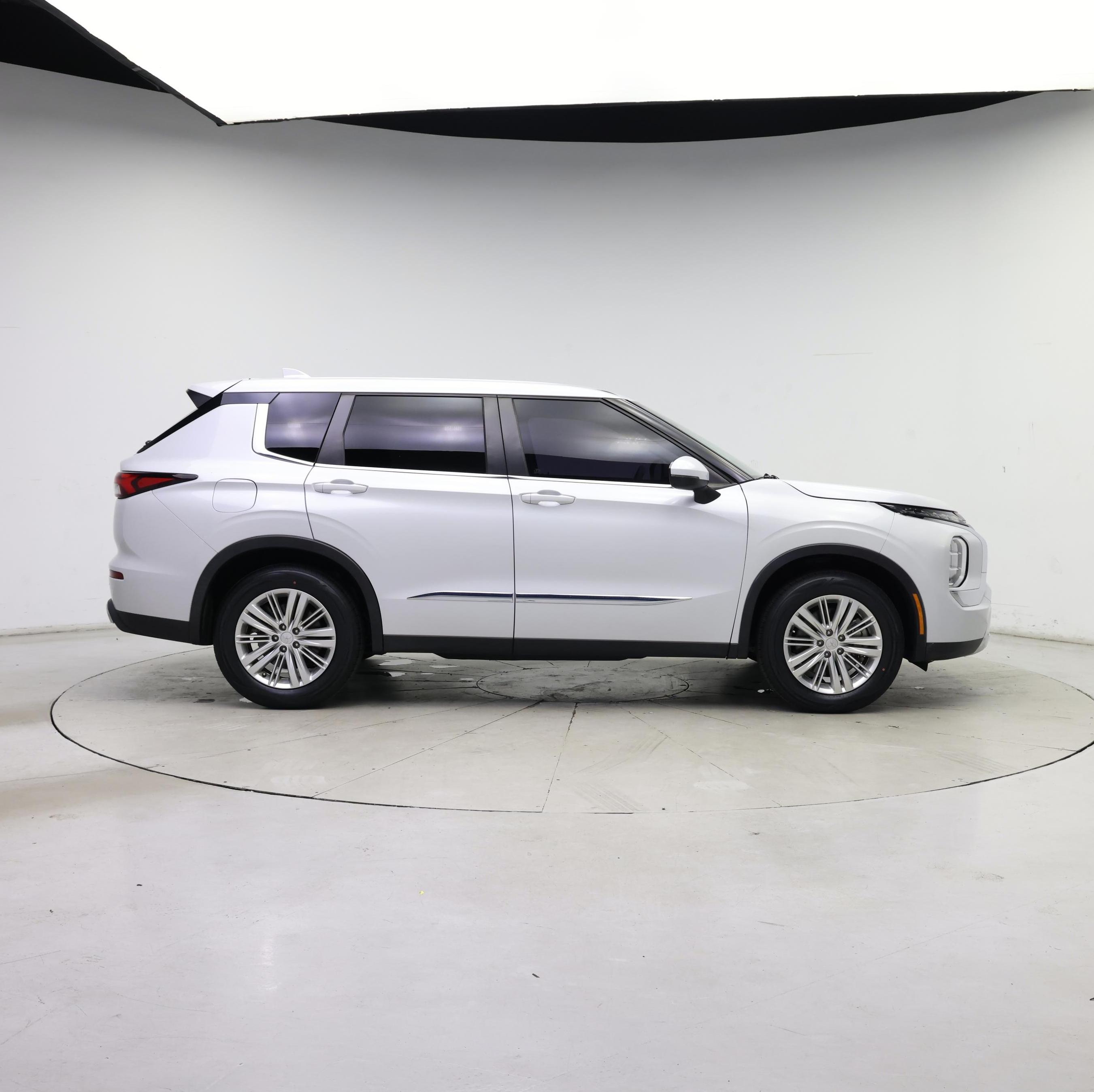 Thumbnail: 2022 Mitsubishi Outlander - 7